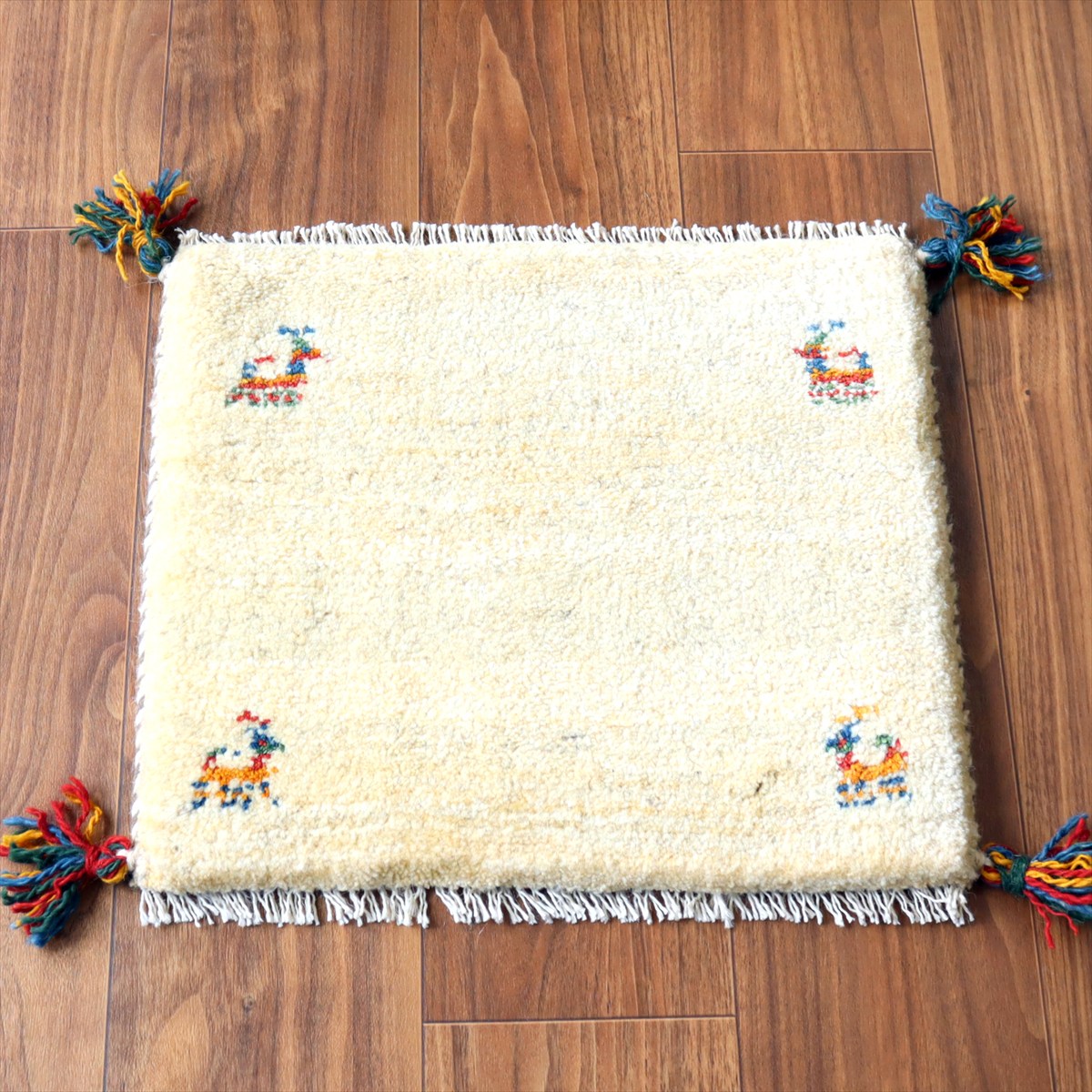 ギャッベ イラン産手織り 座布団サイズ 38×43cm ナチュラルアイボリー 動物モチーフ