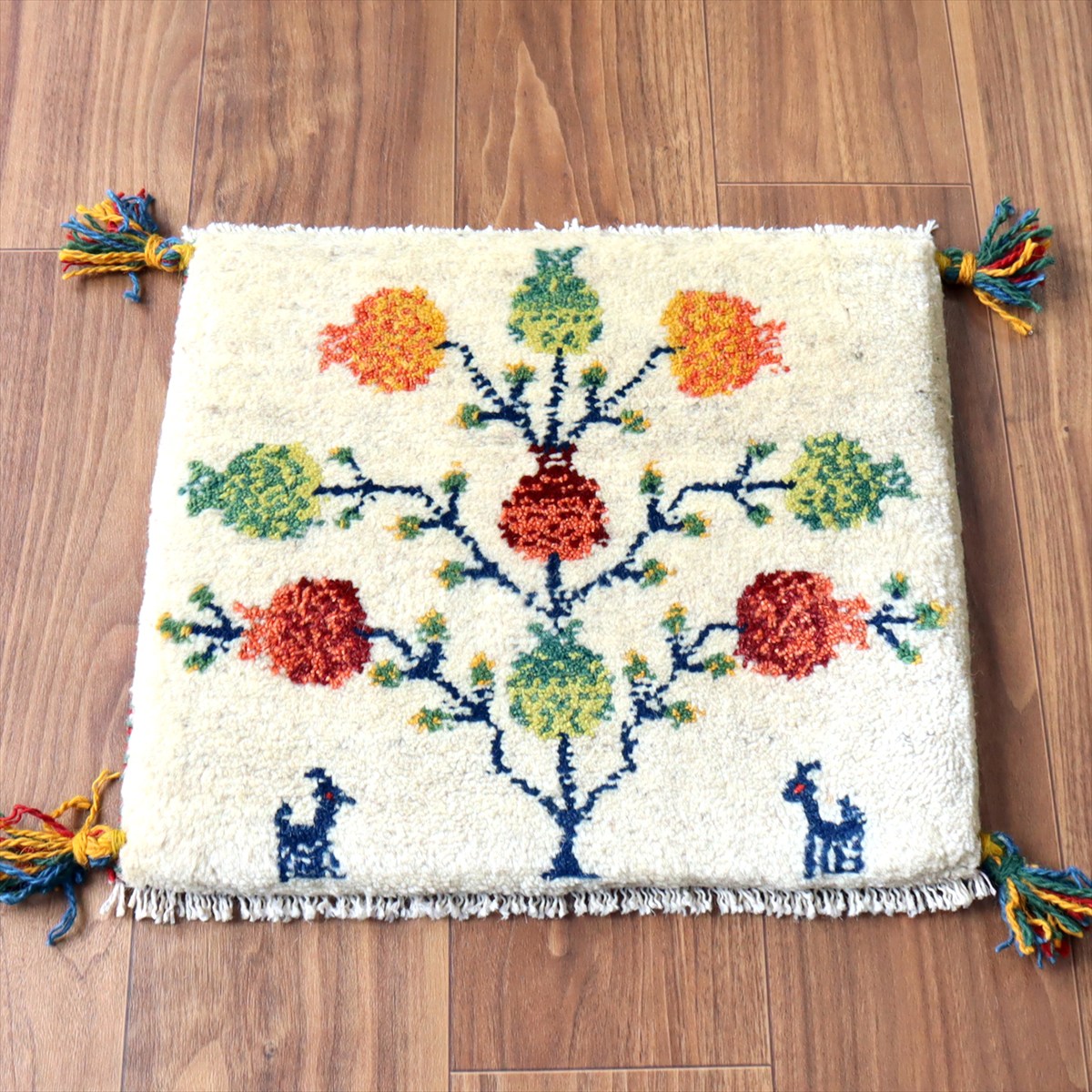 ギャッベ イラン産手織り 座布団サイズ 38×43cm ナチュラルアイボリー ザクロの樹と動物