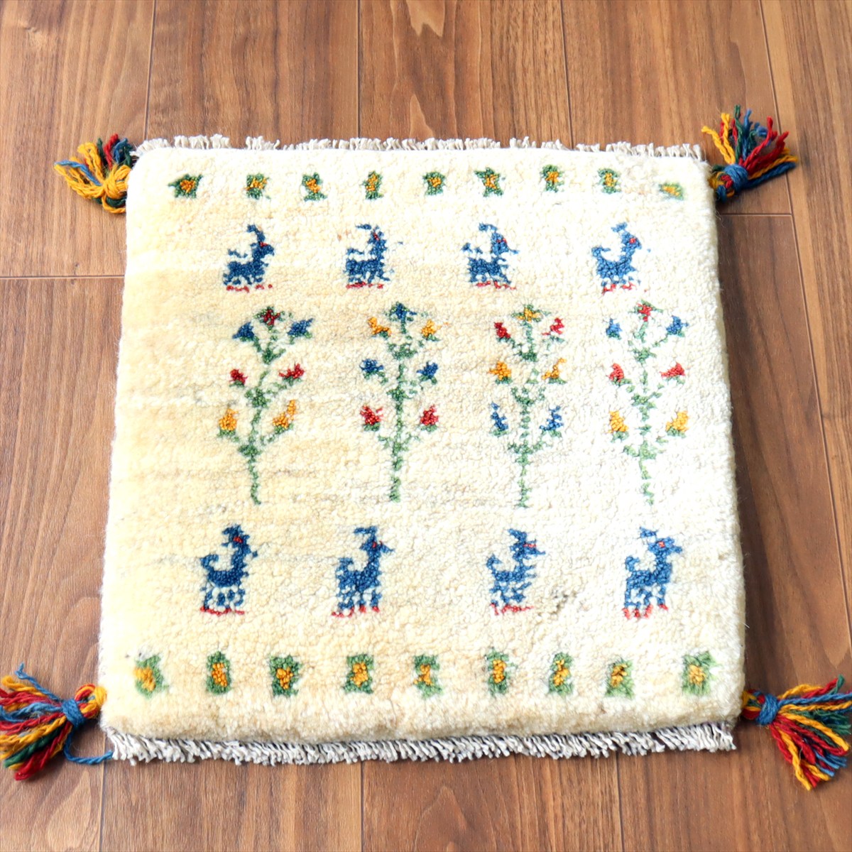 ギャッベ イラン産手織り 座布団サイズ 42×40cm ナチュラルアイボリー カラフルな生命の樹と動物