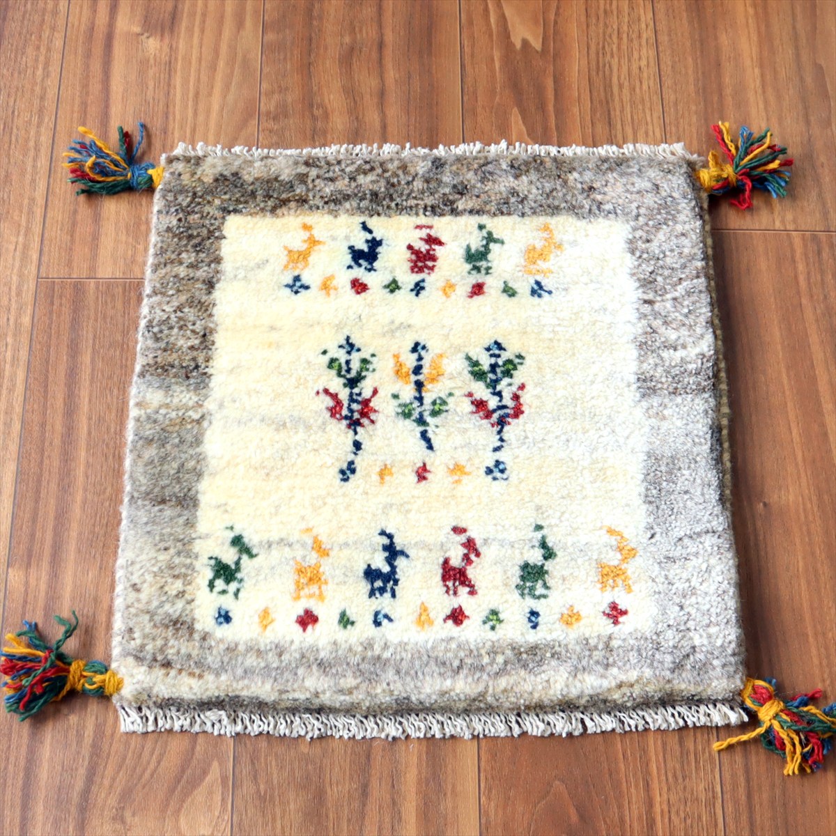 ギャッベ イラン産手織り 座布団サイズ 41×41cm ナチュラルアイボリー カラフルな生命の樹と動物