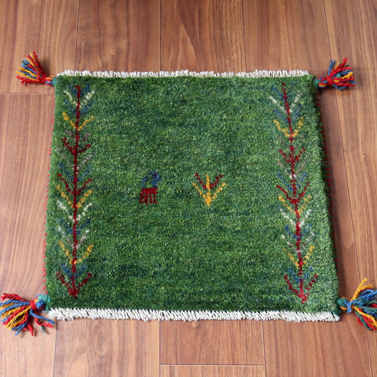 ギャッベ イラン産手織り 座布団サイズ 41×45cm グリーン 動物と連なる生命の樹