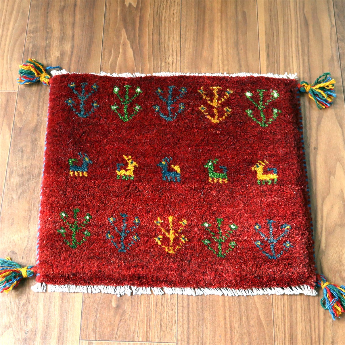 ギャッベ イラン産手織り 座布団サイズ 41×47cm レッド カラフルな生命の樹と動物