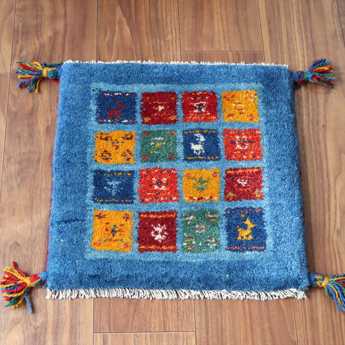 ギャッベ イラン産手織り 座布団サイズ 41×47cm ブルー カラフルタイル 動物と生命の樹