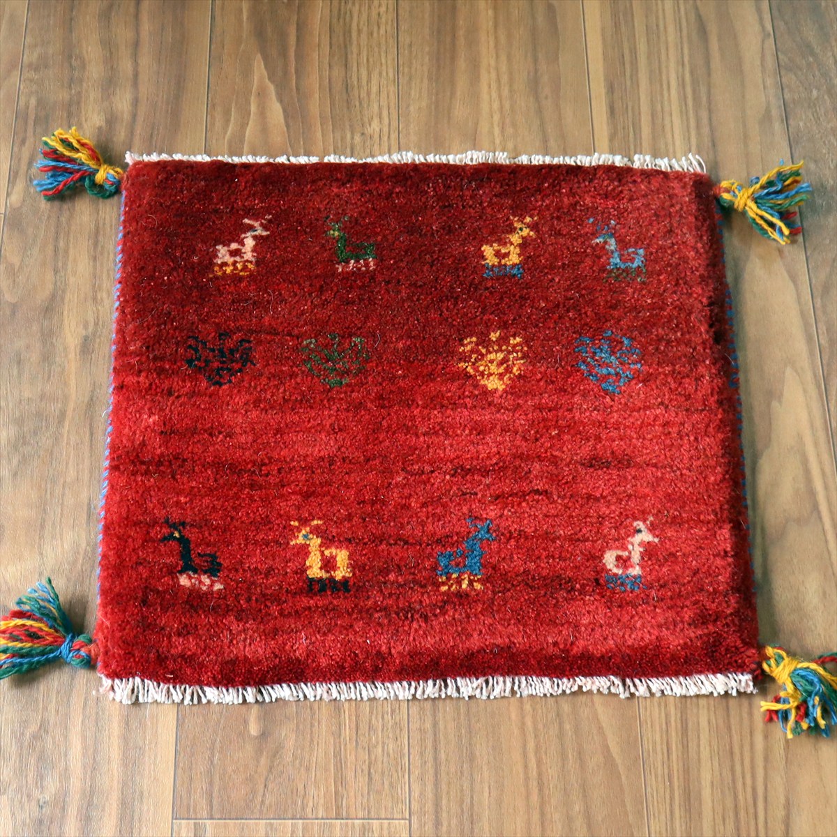 ギャッベ イラン産手織り 座布団サイズ 41×45cm レッド カラフルな生命の樹と動物