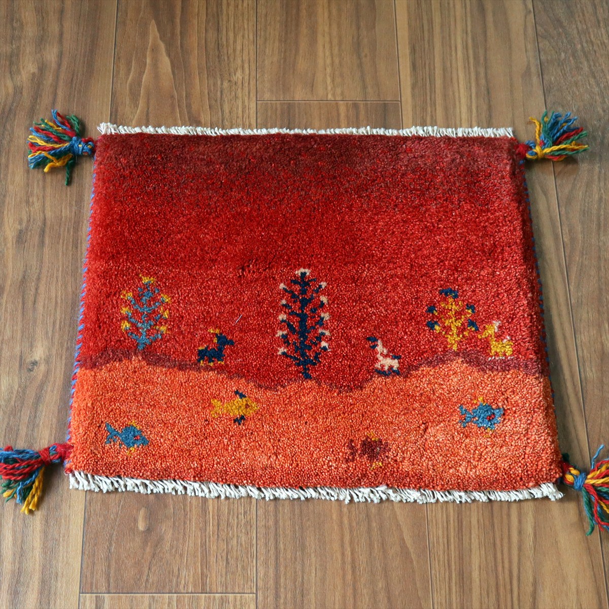 ギャッベ イラン産手織り 座布団サイズ 38×45cm レッド 生命の樹と動物 風景画