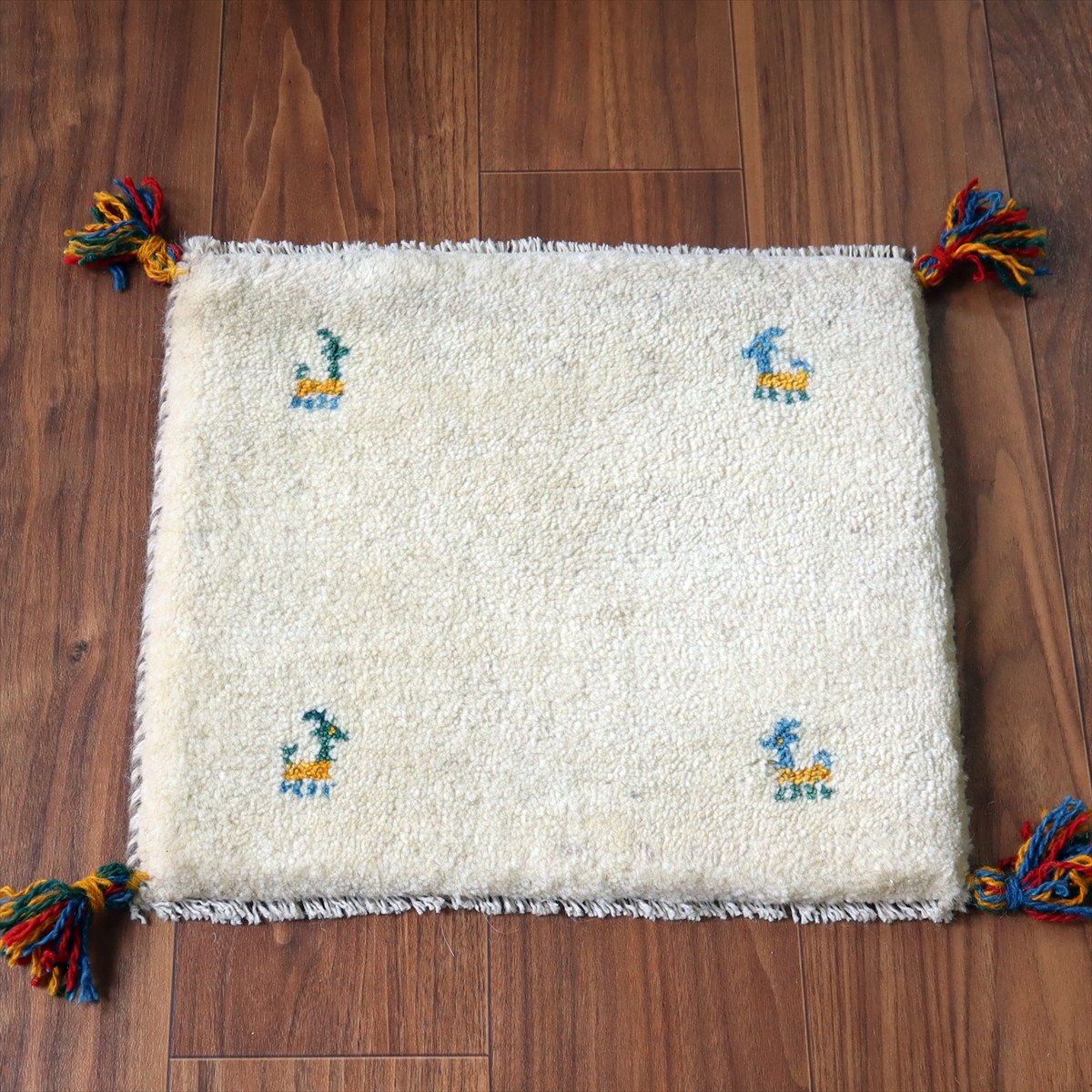 ギャッベ イラン産手織り 座布団サイズ 37×42cm ナチュラルアイボリー 動物モチーフ