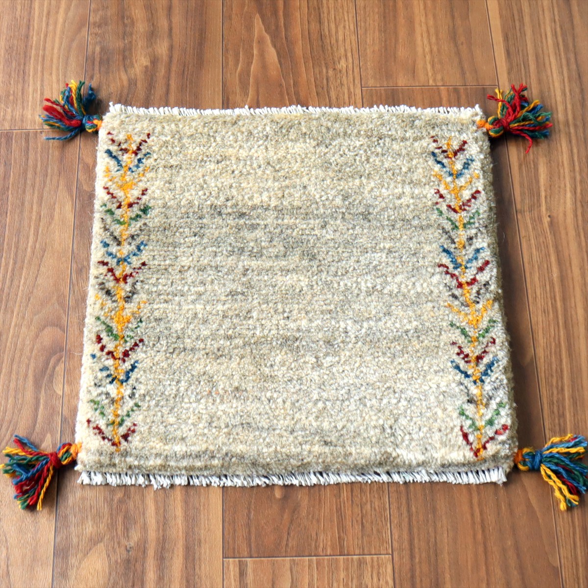 ギャッベ イラン産手織り 座布団サイズ 39×41cm ナチュラルアイボリー 連なる生命の樹