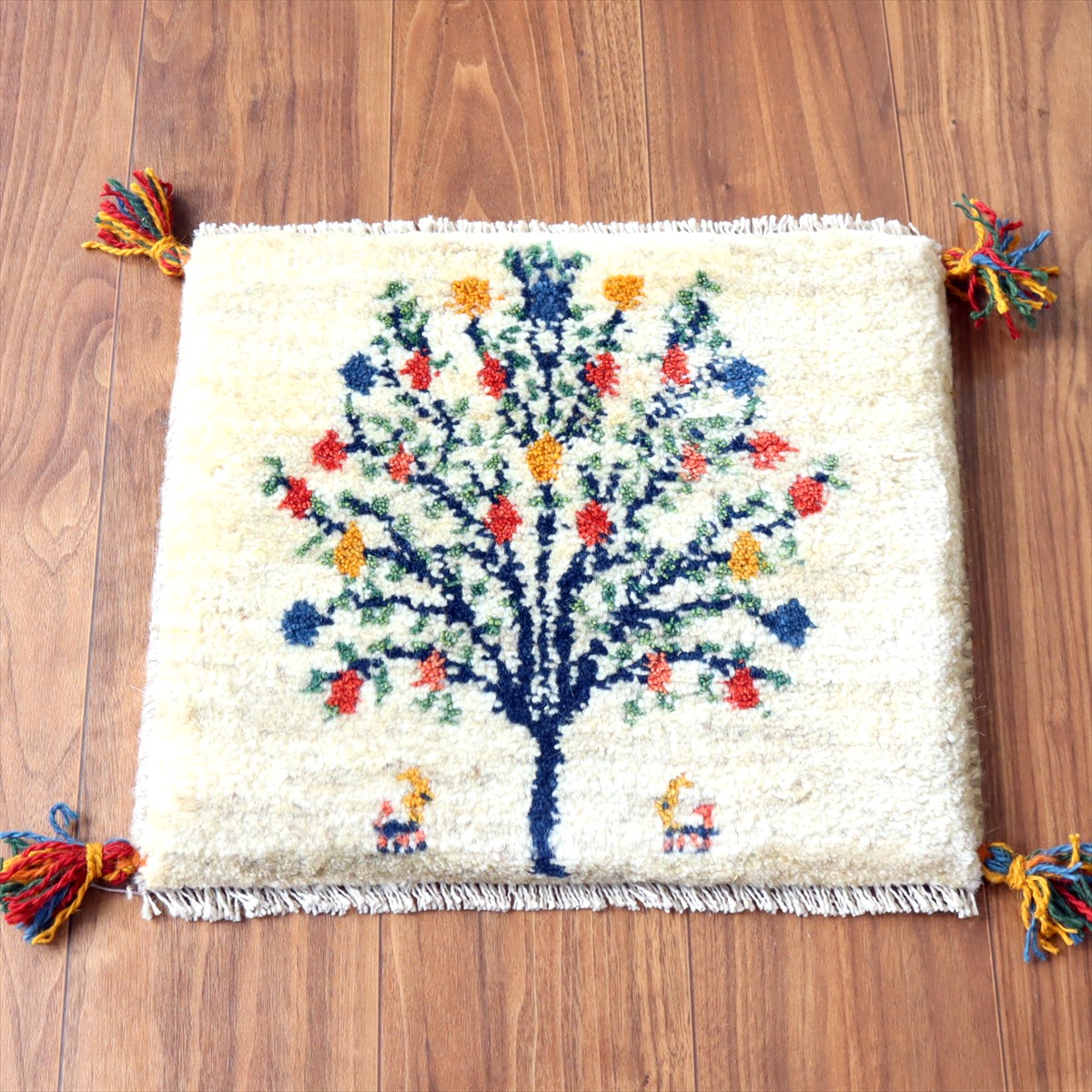 ギャッベ イラン産手織り 座布団サイズ 38×43cm ナチュラルアイボリー カラフルなザクロの樹と動物