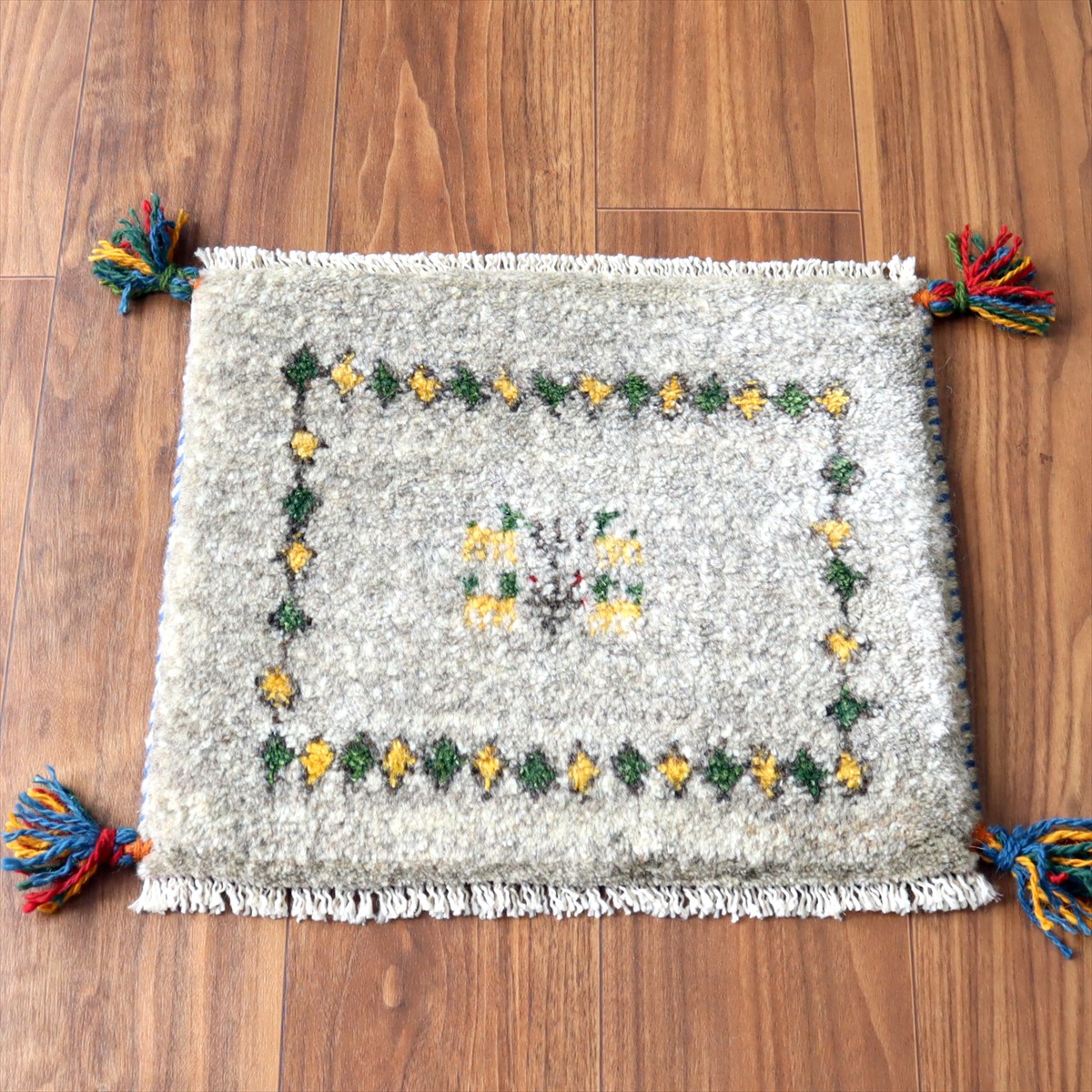 ギャッベ イラン産手織り 座布団サイズ 35×41cm ナチュラルアイボリー 生命の樹と動物