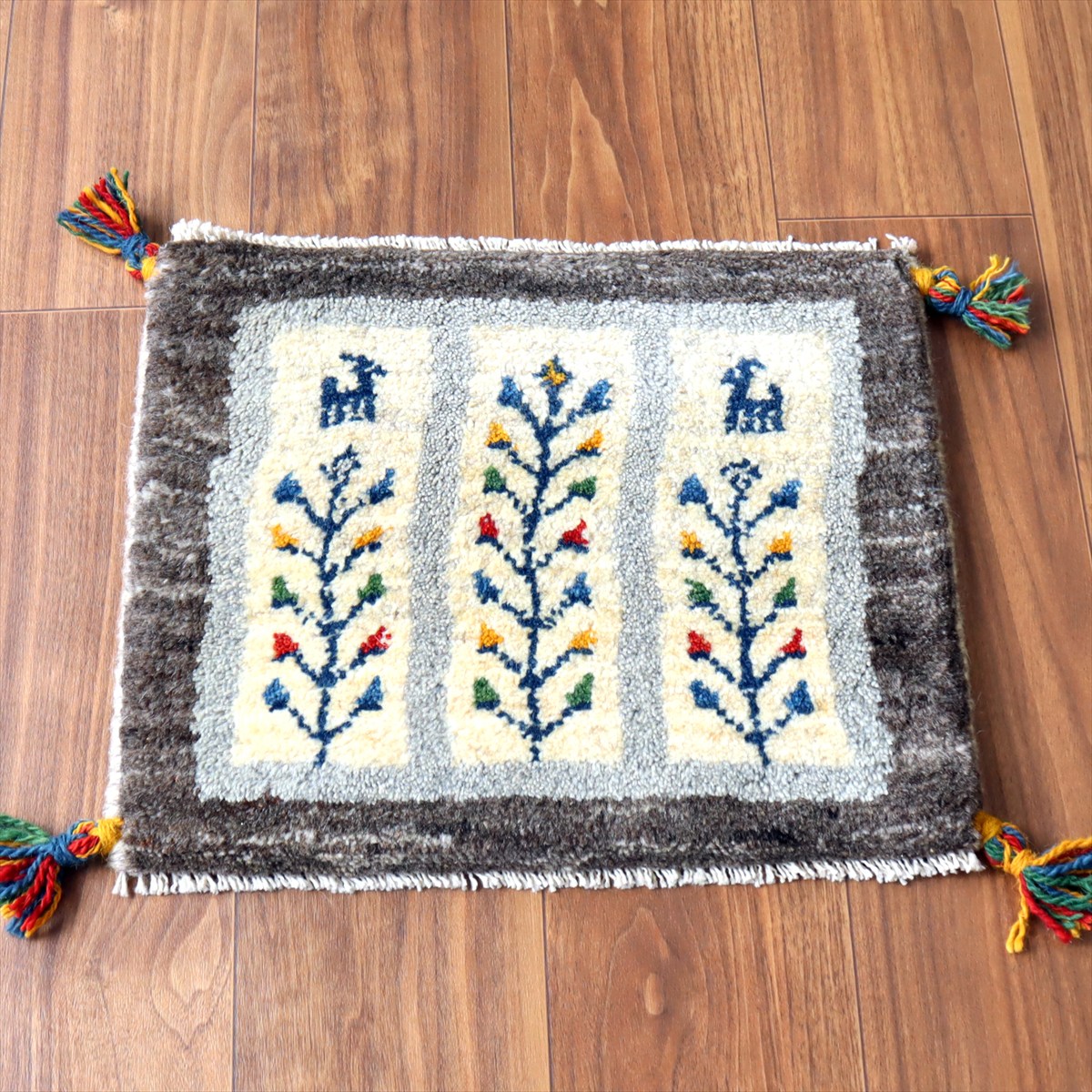 ギャッベ イラン産手織り 座布団サイズ 36×44cm ナチュラルアイボリー 生命の樹と動物