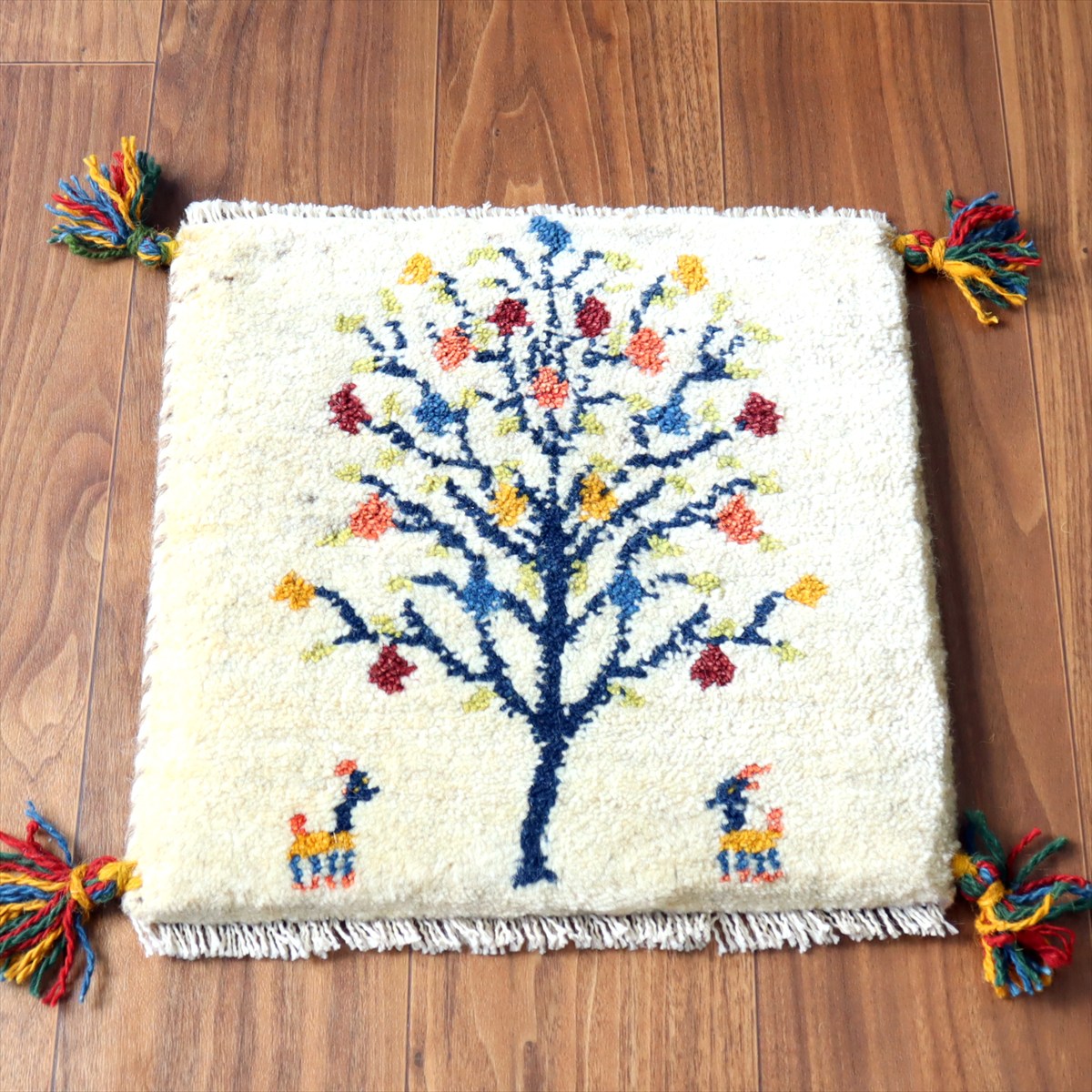 ギャッベ イラン産手織り 座布団サイズ 37×37cm ナチュラルアイボリー カラフルなザクロの樹と動物