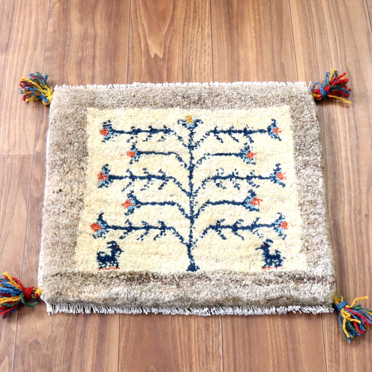 ギャッベ イラン産手織り 座布団サイズ 40×46cm ナチュラルアイボリー 生命の樹と動物