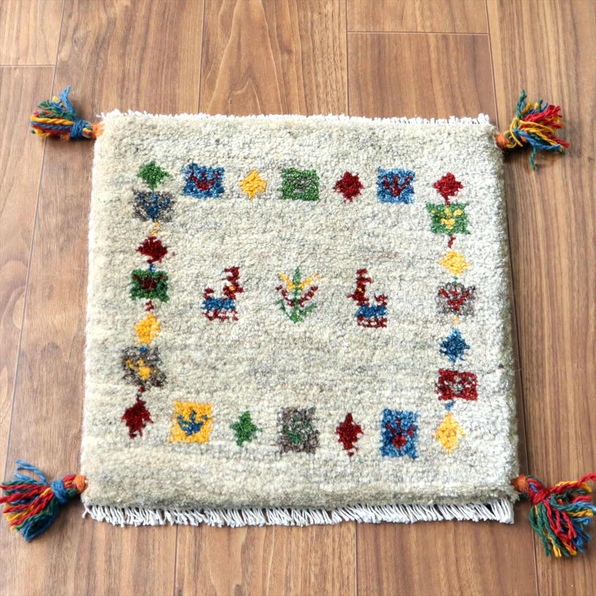 ギャッベ イラン産手織り 座布団サイズ 40×40cm ナチュラルアイボリー カラフルな生命の樹と動物