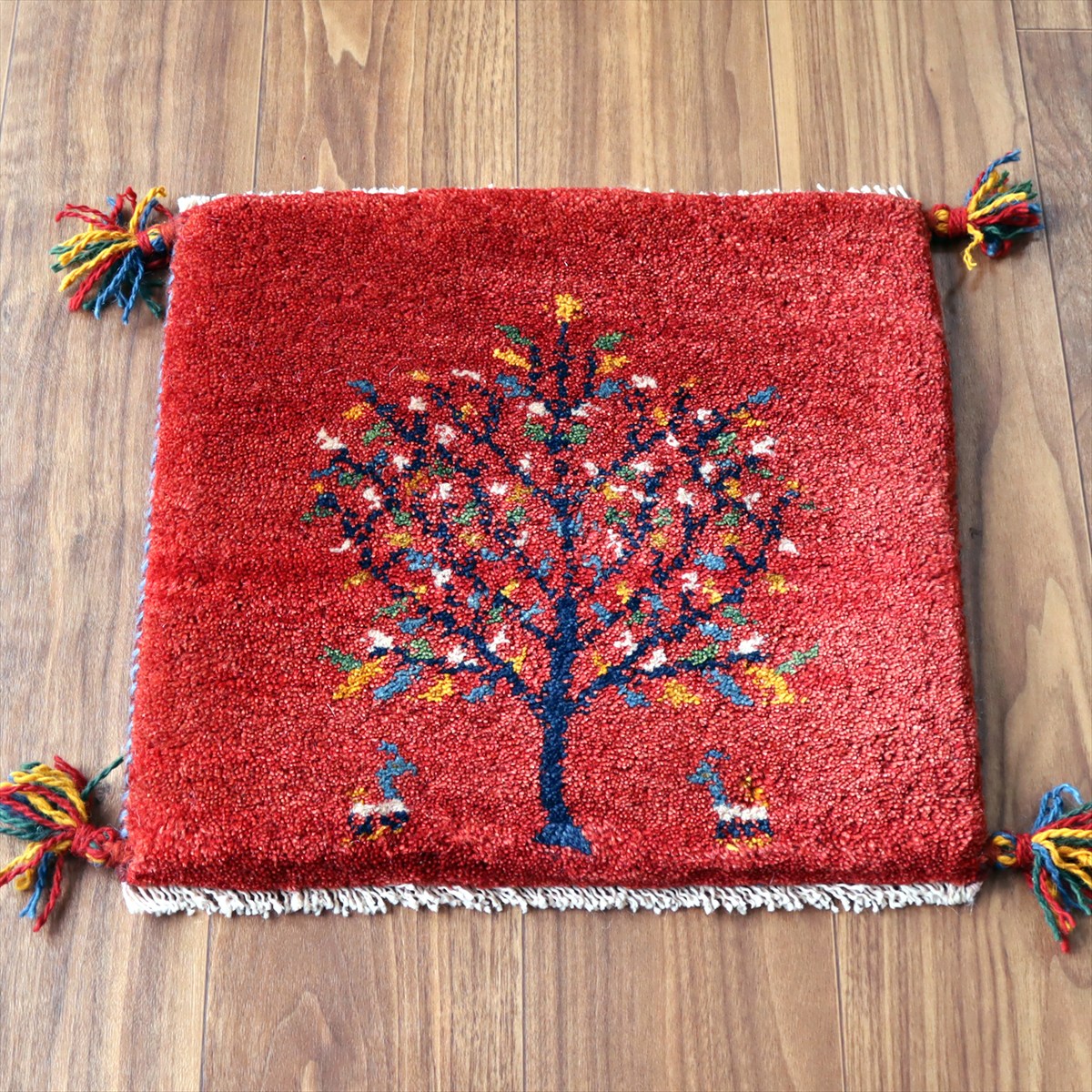 ギャッベ イラン産手織り 座布団サイズ 40×43cm レッド カラフルな花の咲いた樹と動物