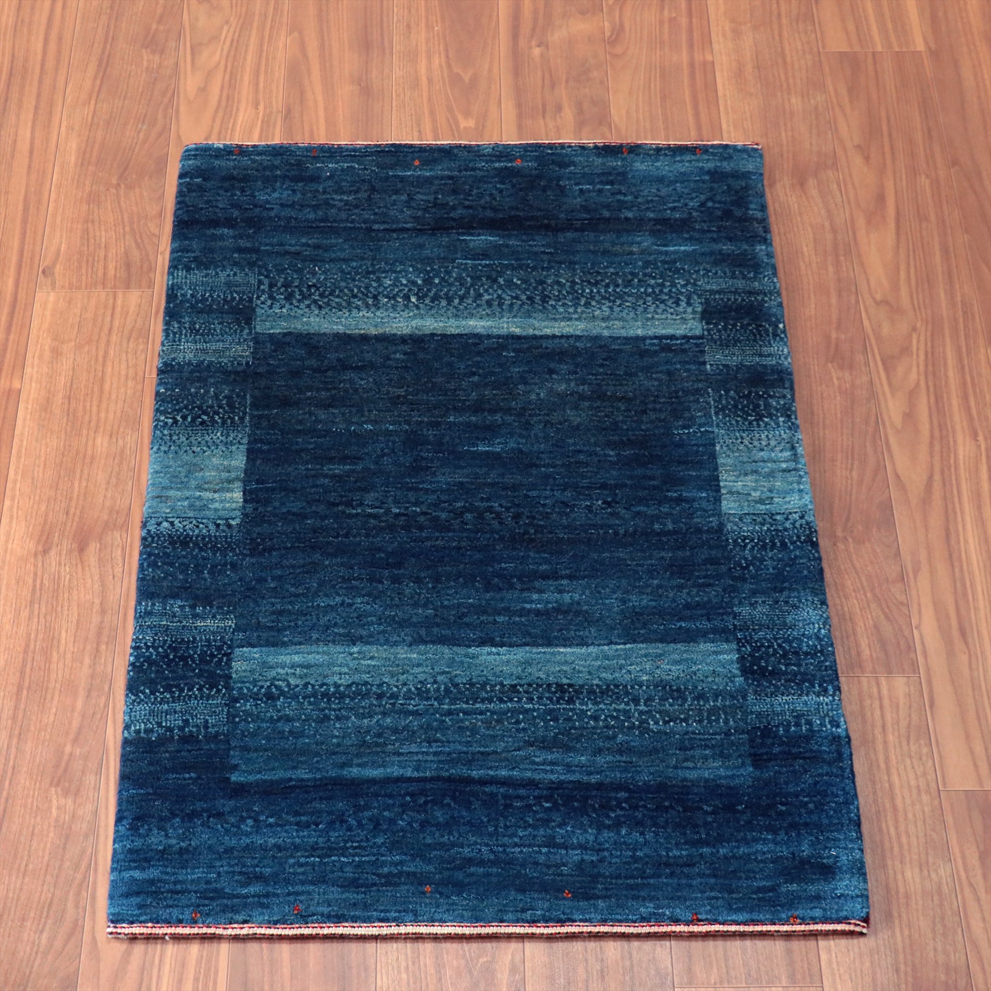 ギャッベ ロリアタシュ 122x80cm ブルーグラデーション 細かな織りの最高級ギャッベ