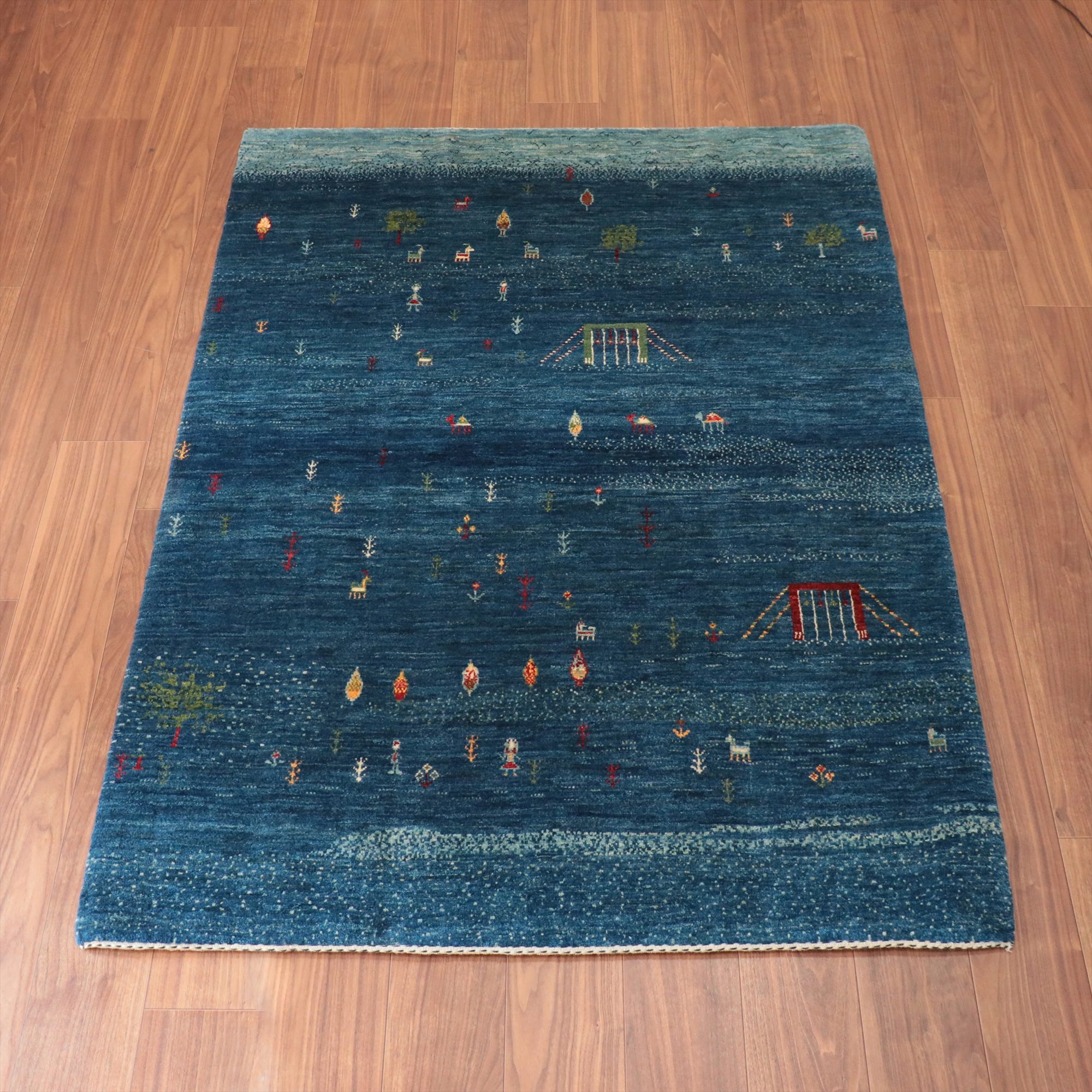 ギャッベ/バナフシェ　Banafsheh gabbeh,  179x126cm 村の風景　ブルーグラデーション