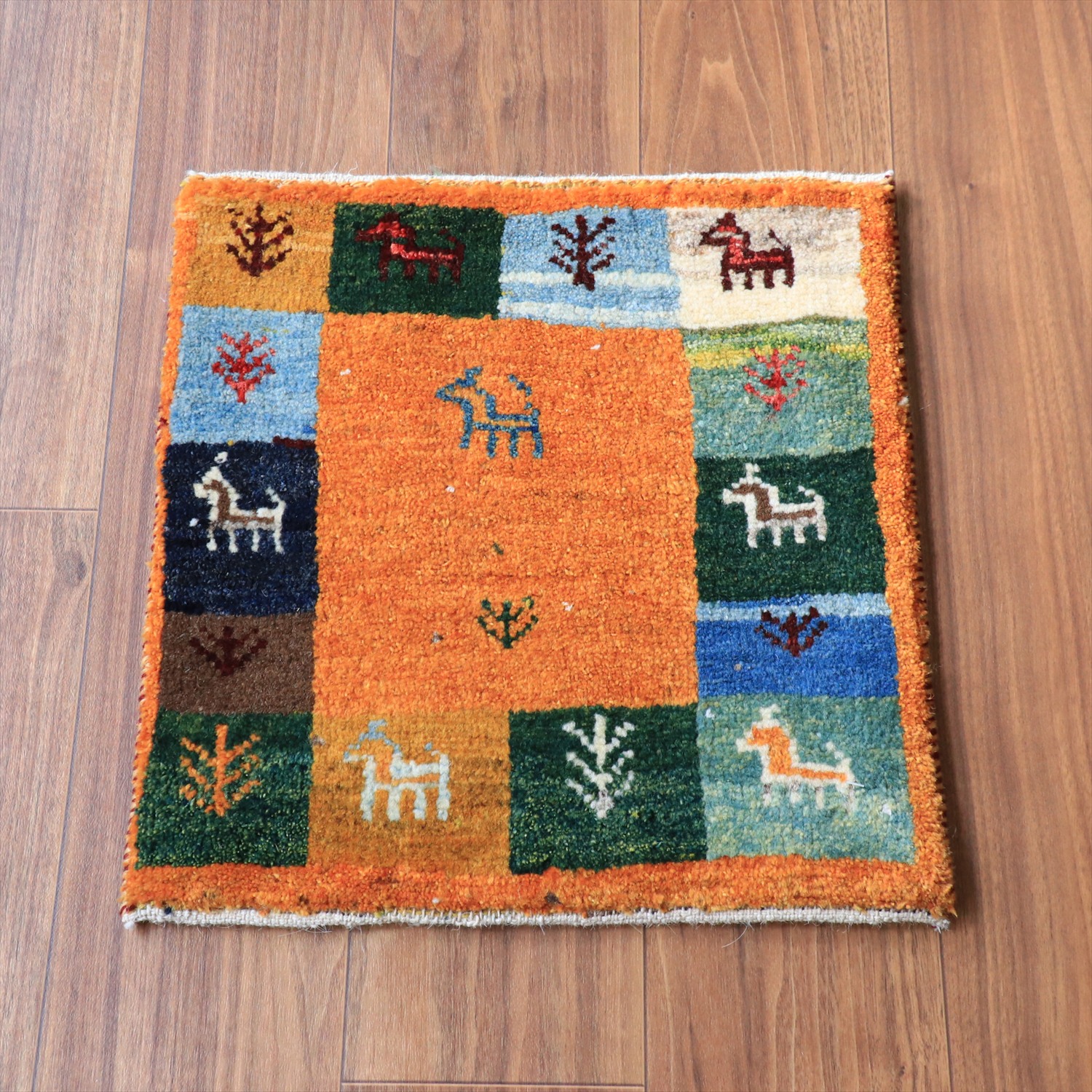 ギャッベ ノマド ミニギャッベ 45x43cm オレンジ　動物と植物