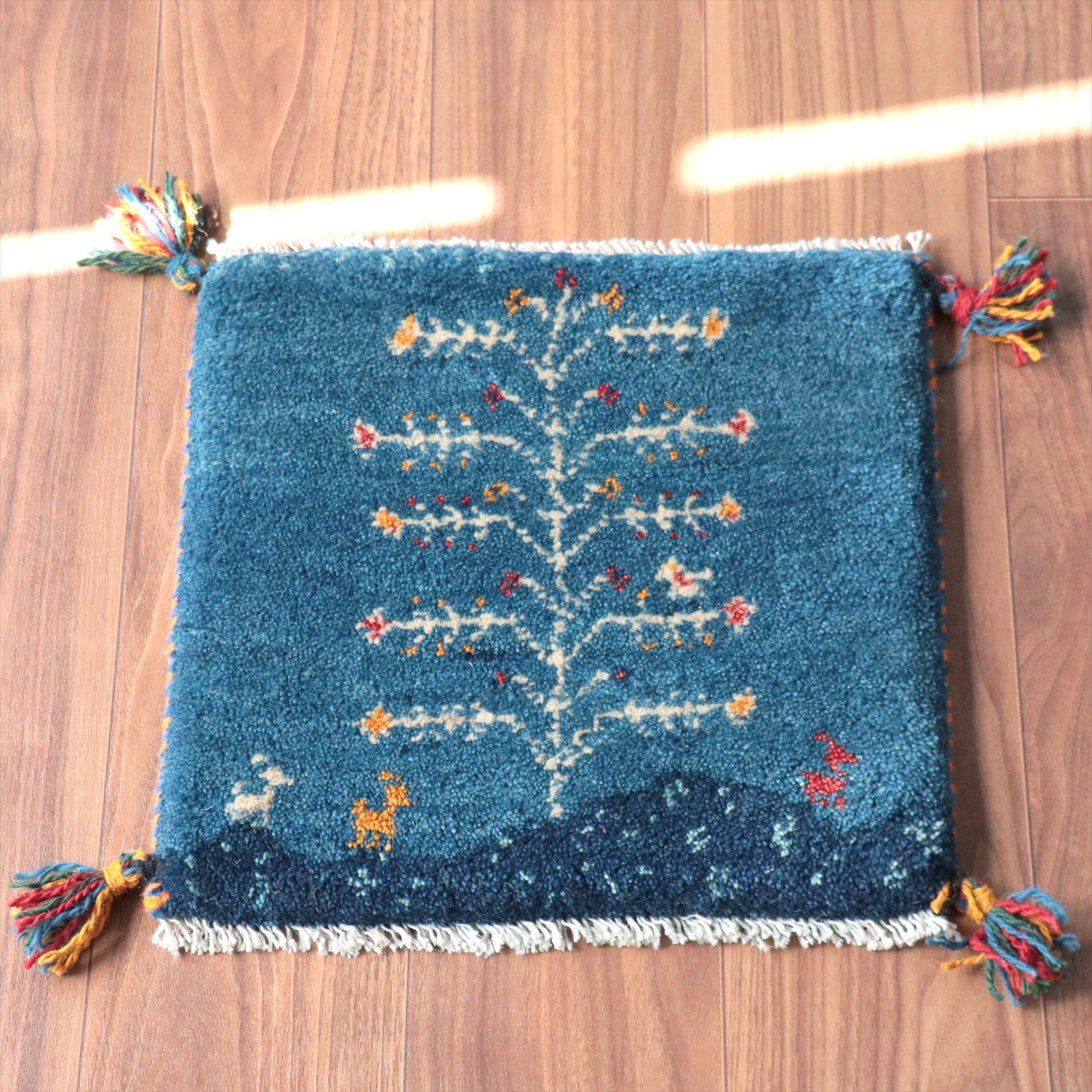 ギャッベ イラン産手織り 座布団サイズ 38x40cm ブルー　枝葉を広げる生命の木