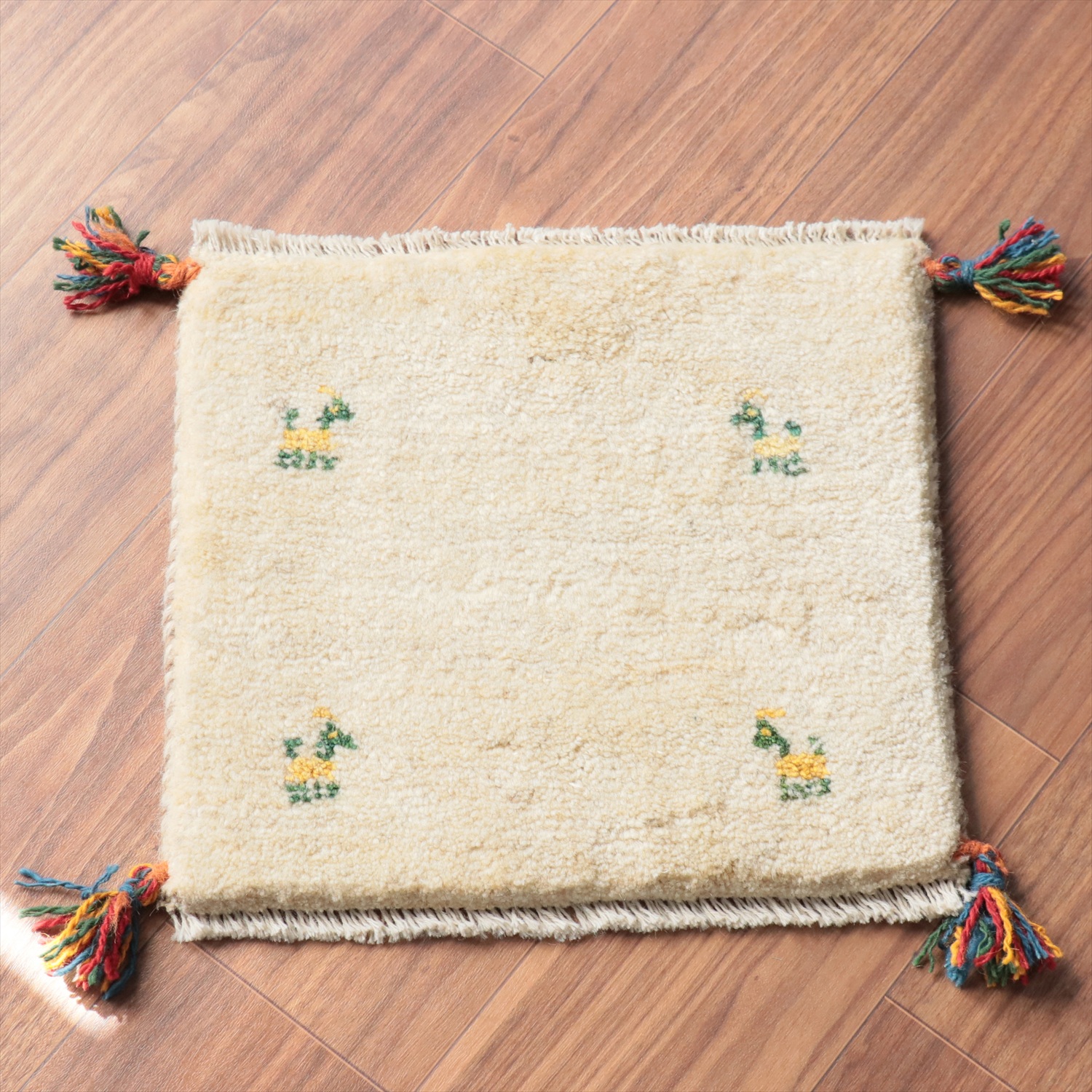 ギャッベ イラン産手織り 座布団サイズ 37x40cm ナチュラルアイボリー　無地　シンプル