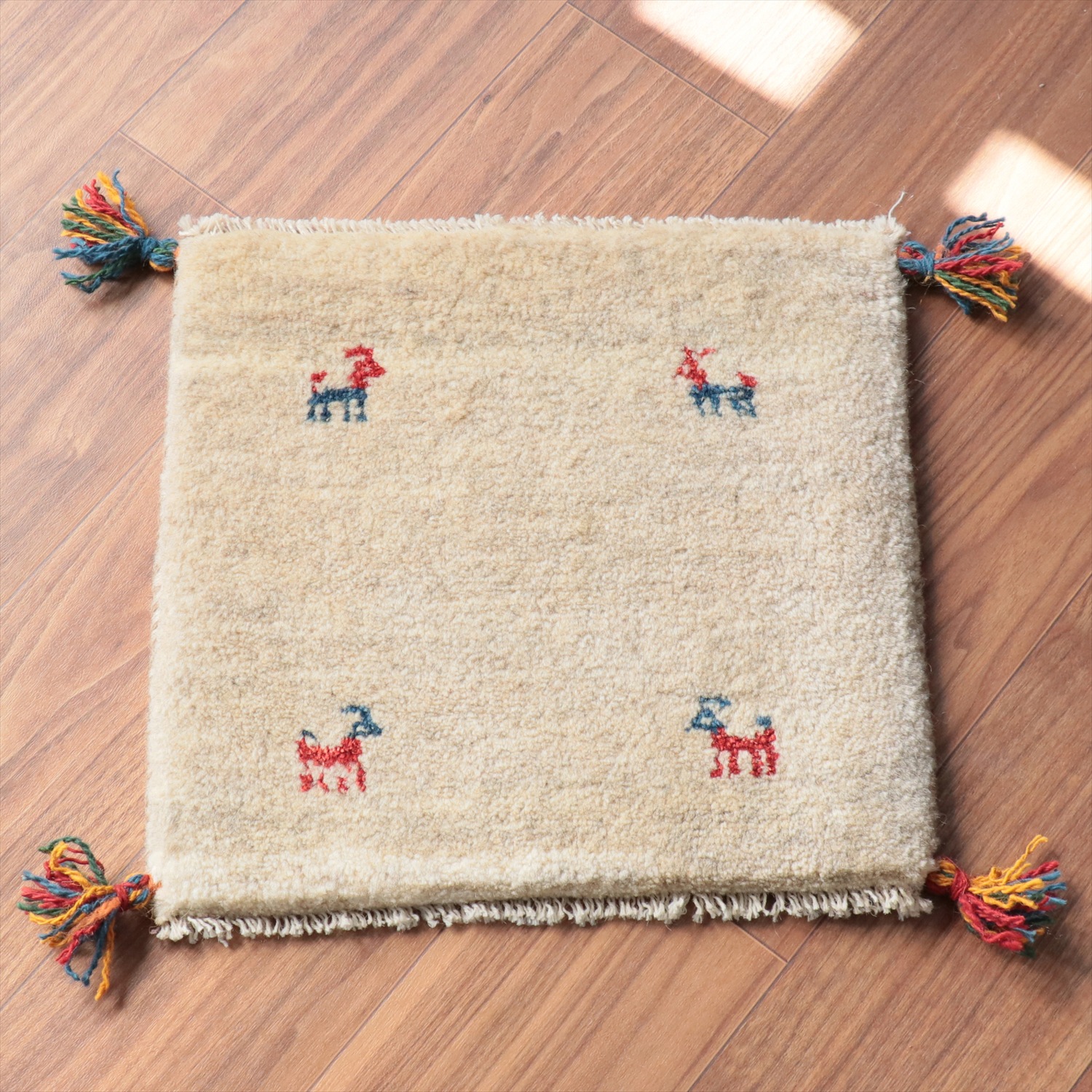 ギャッベ イラン産手織り 座布団サイズ 40x42cm ナチュラルアイボリー　無地　シンプル