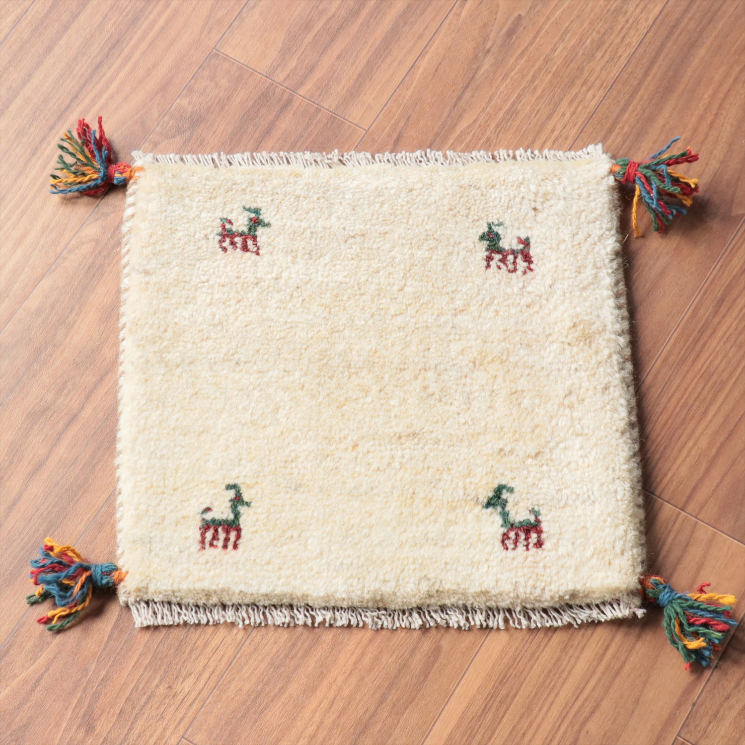 ギャッベ イラン産手織り 座布団サイズ 37x40cm ナチュラルアイボリー　無地　シンプル