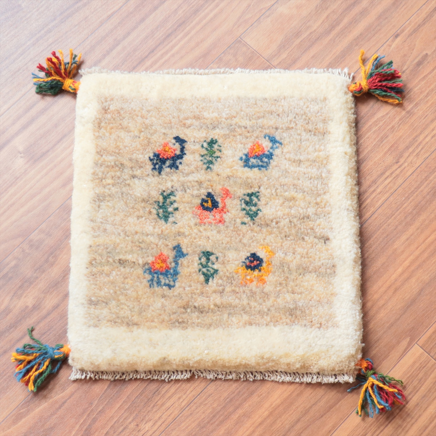 ギャッベ イラン産手織り 座布団サイズ 41x38cm アイボリー　ベージュブラウン　ラクダ