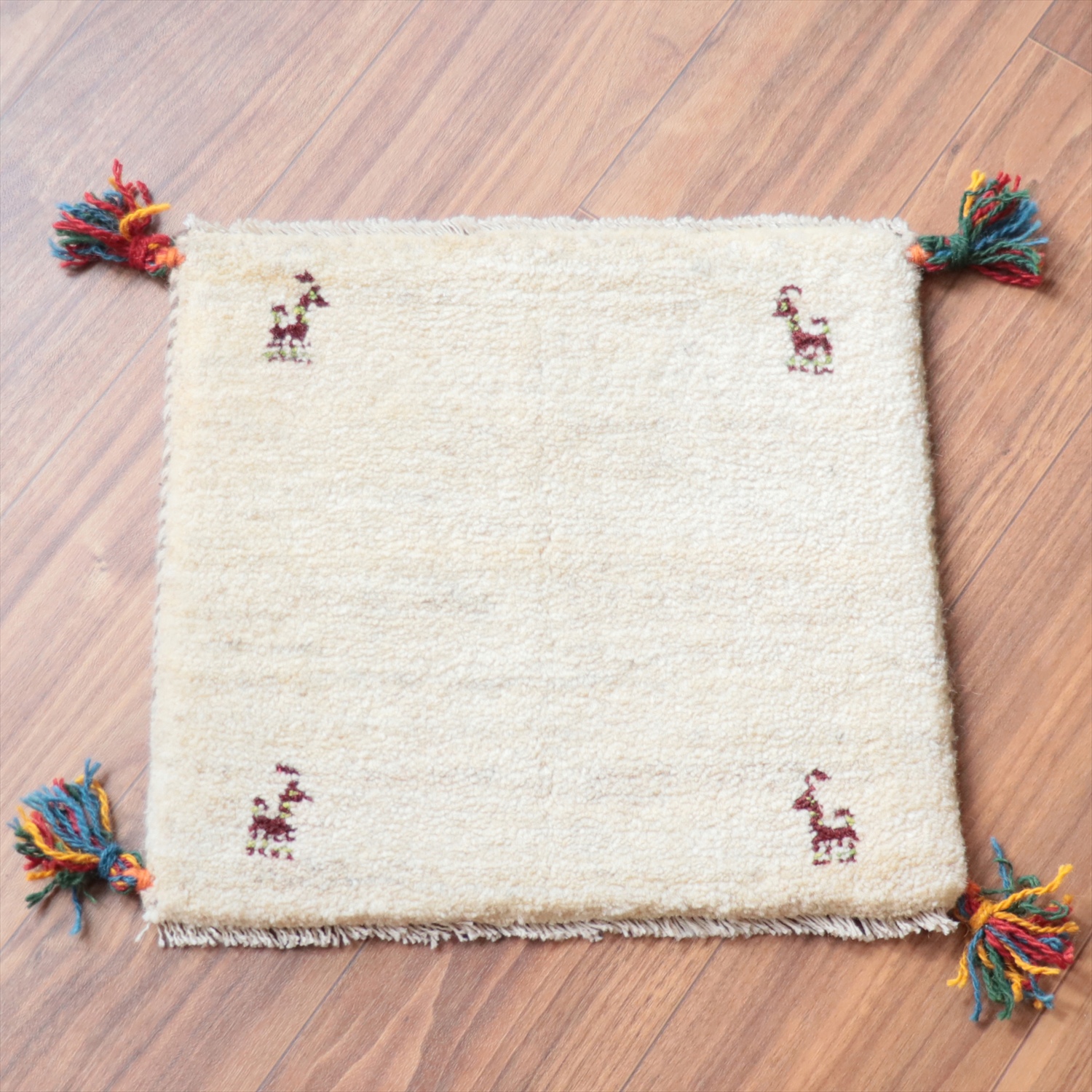 ギャッベ イラン産手織り 座布団サイズ 40x43cm ナチュラルアイボリー　無地　シンプル