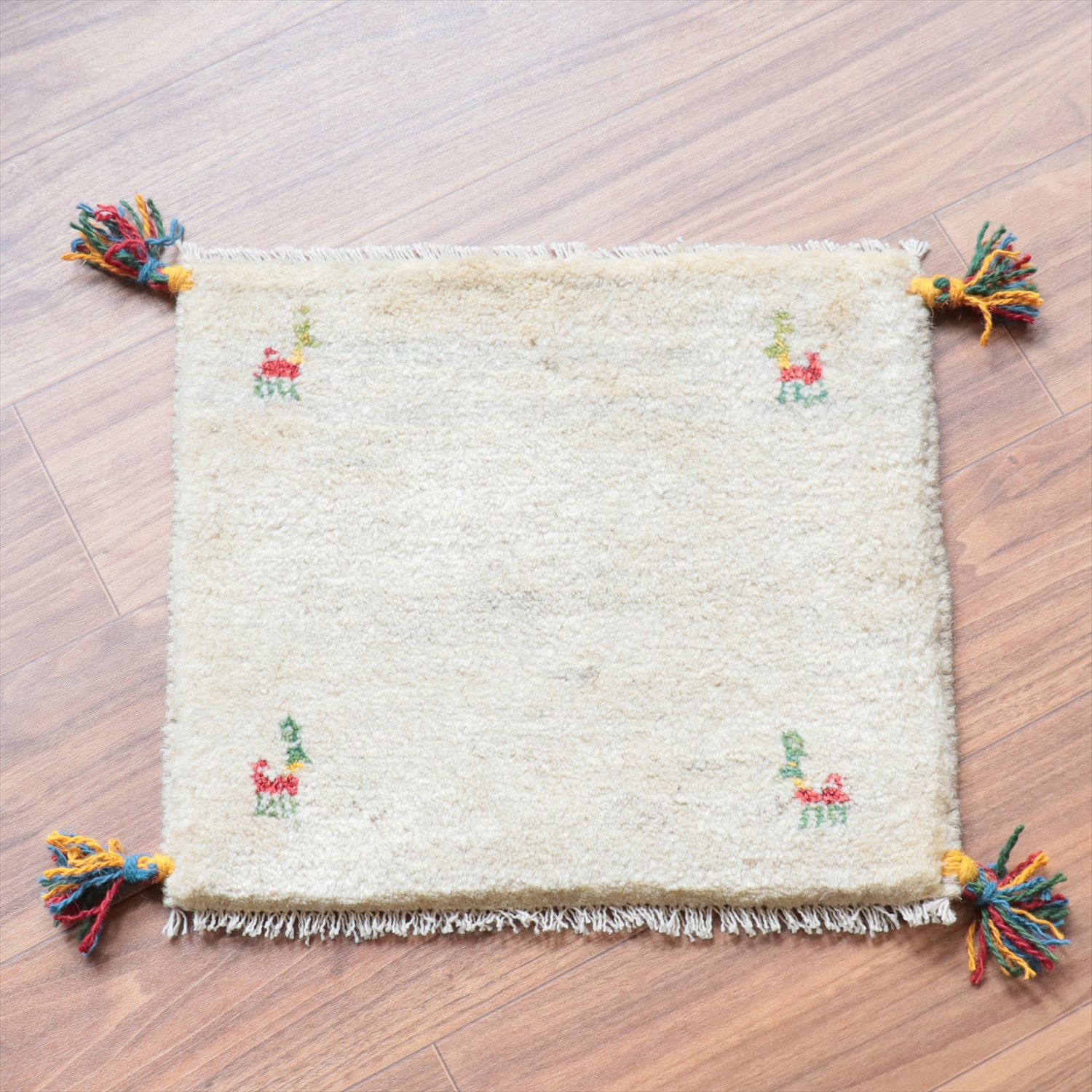 ギャッベ イラン産手織り 座布団サイズ 40x45cm ナチュラルアイボリー　無地　シンプル