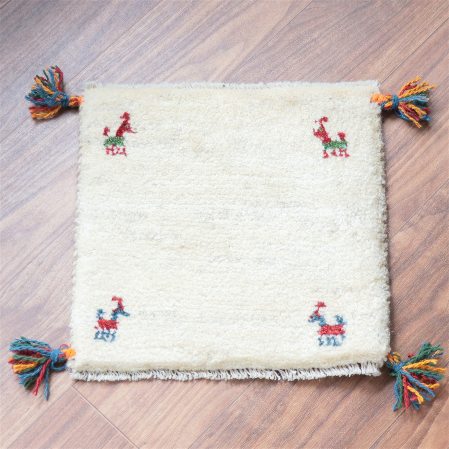 ギャッベ イラン産手織り 座布団サイズ 38x39cm ナチュラルアイボリー　無地　シンプル