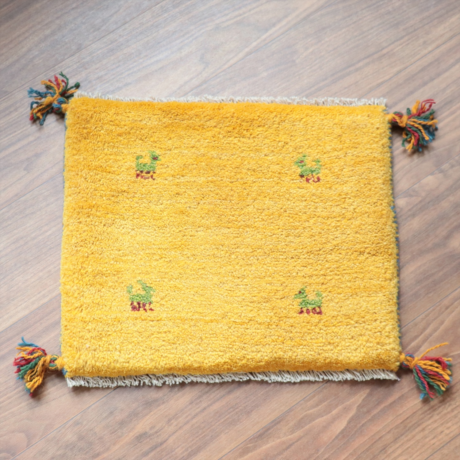 ギャッベ イラン産手織り 座布団サイズ 42x45cm イエロー　シンプル　無地