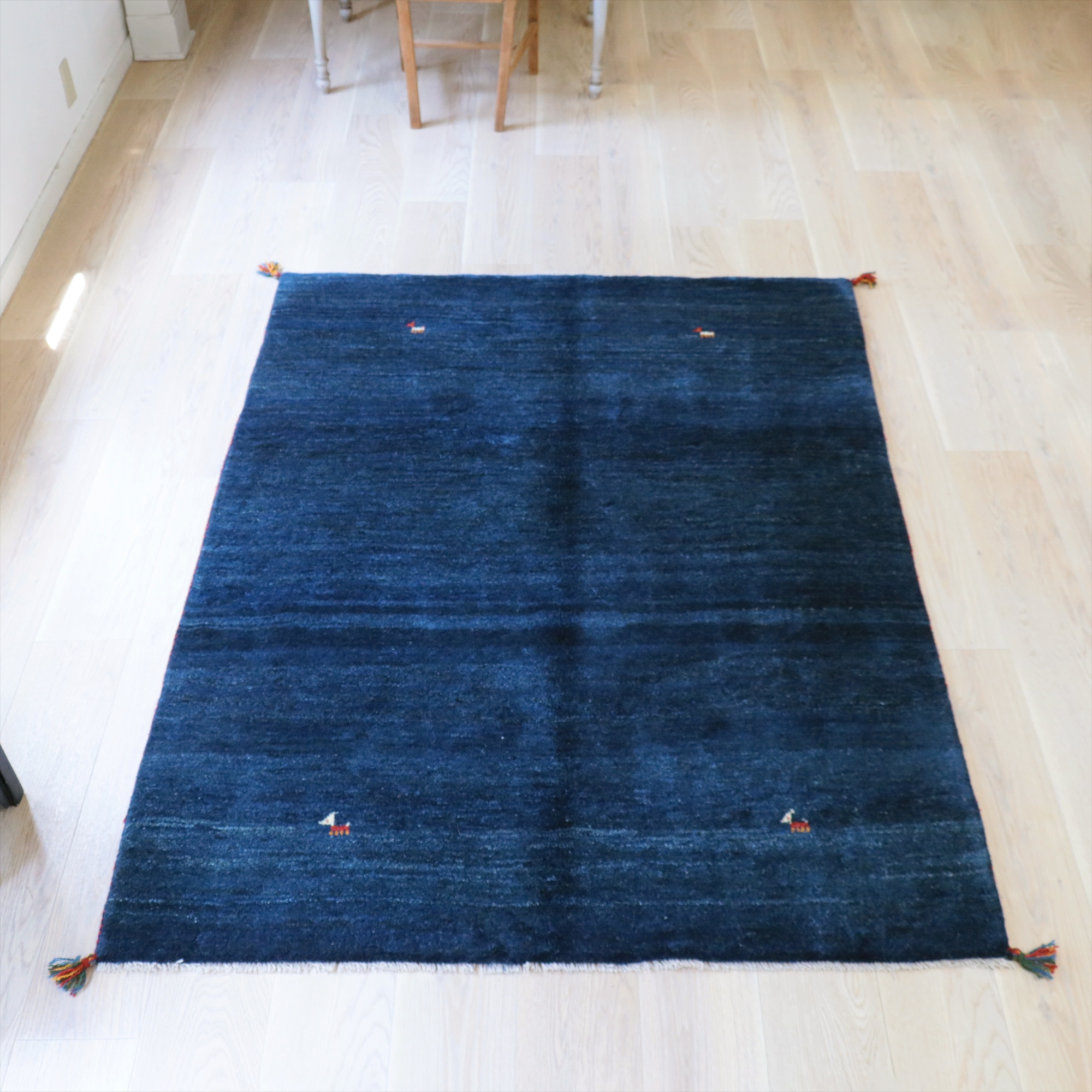 イラン産 手織りギャッベ ネイビー　紺 188x142cm 　シンプル　無地　グラデーション