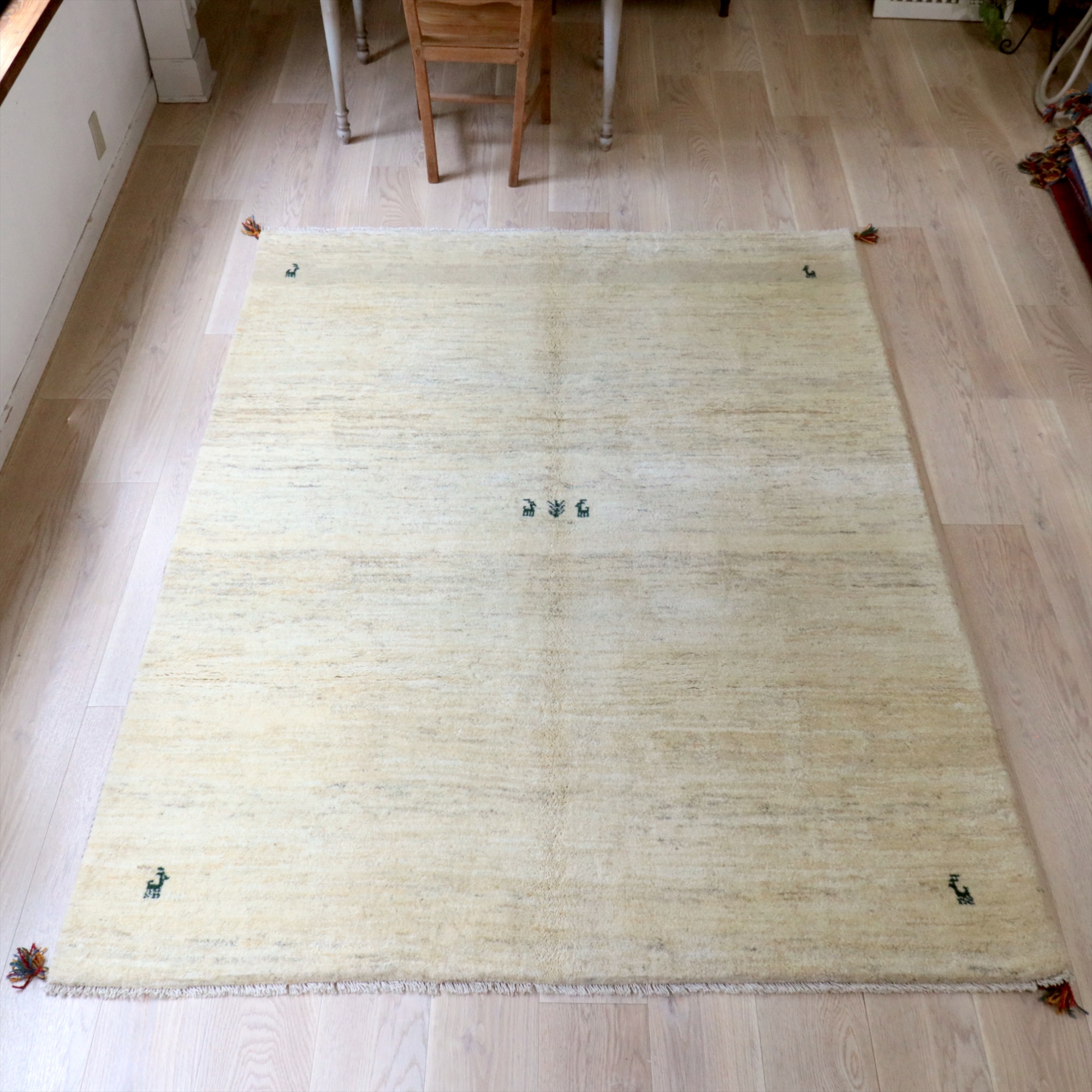 ギャッベ　イラン手織り 232x174cm 羊毛のアイボリーグラデーション
