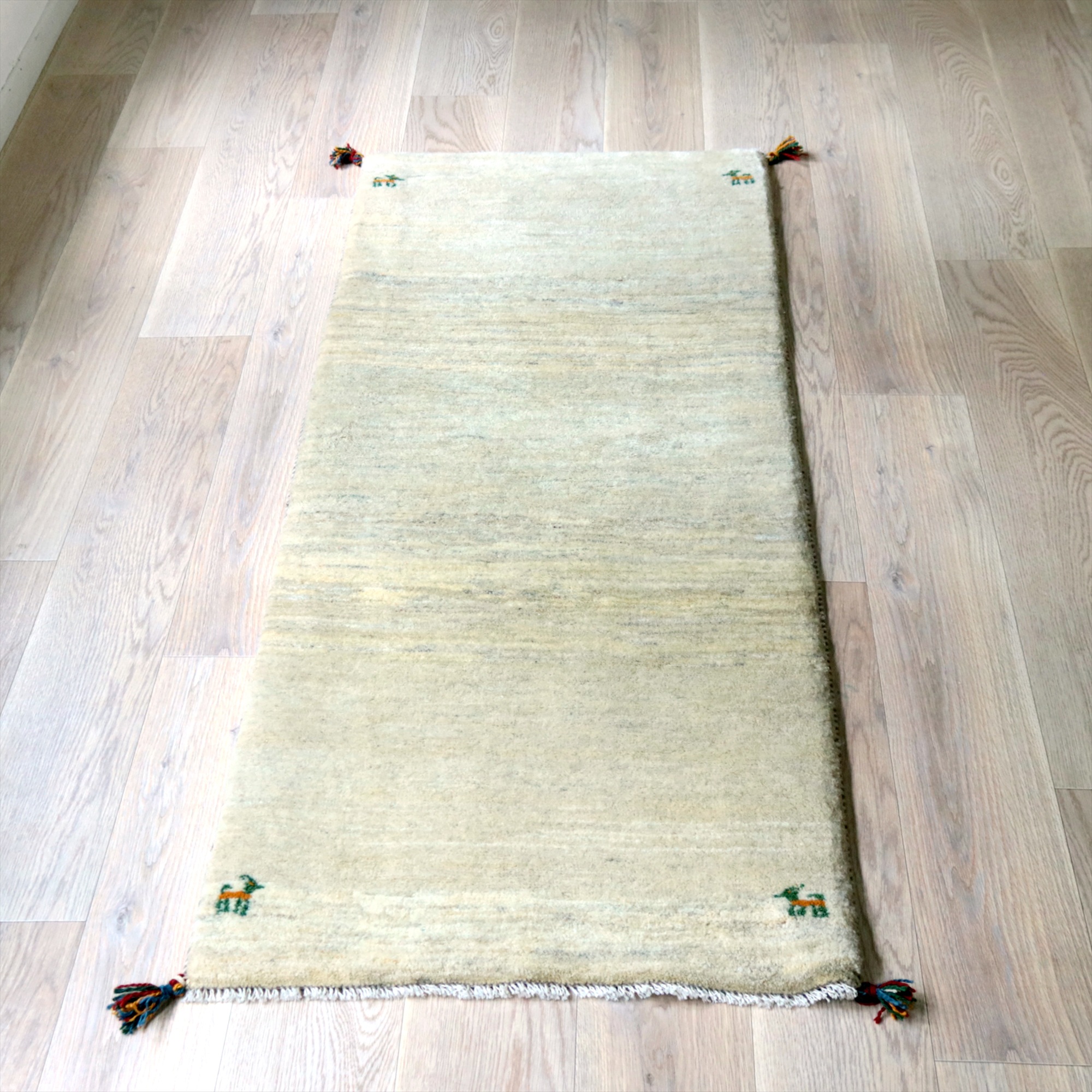 ギャッベ 無地 天然羊毛のアイボリー 193×73cm  カシュカイ族の手織りラグ　イラン産