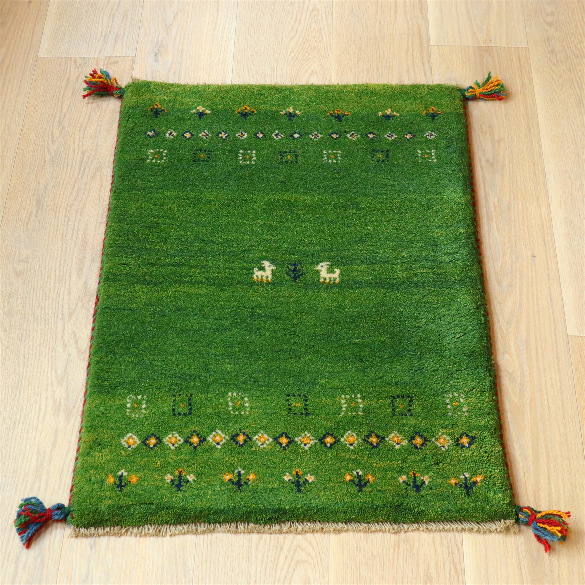 ギャベ イラン産手織り 86×62cm グリーングラデーション
