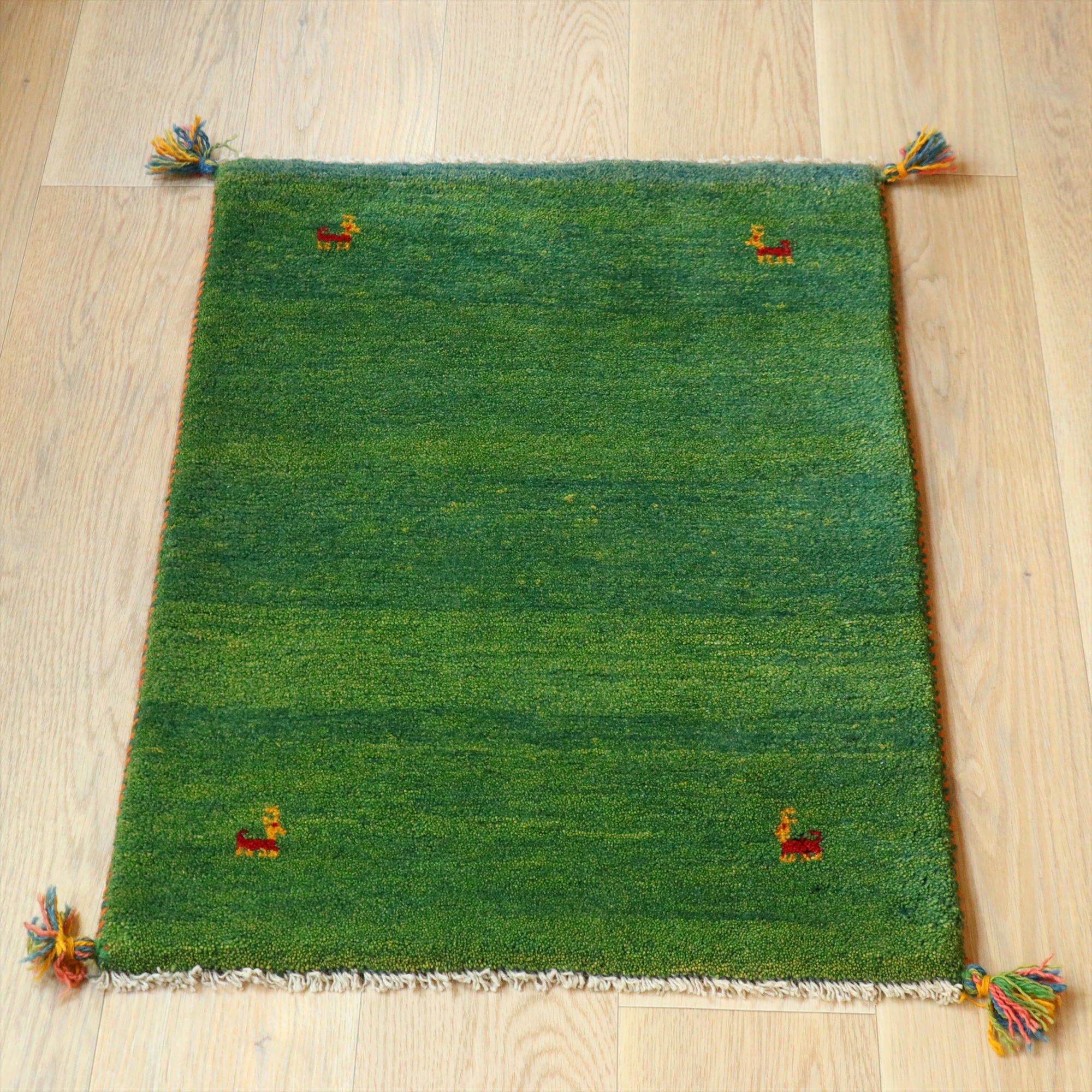 ギャベ イラン産手織り 90×63cm グリーングラデーション　シンプル　無地