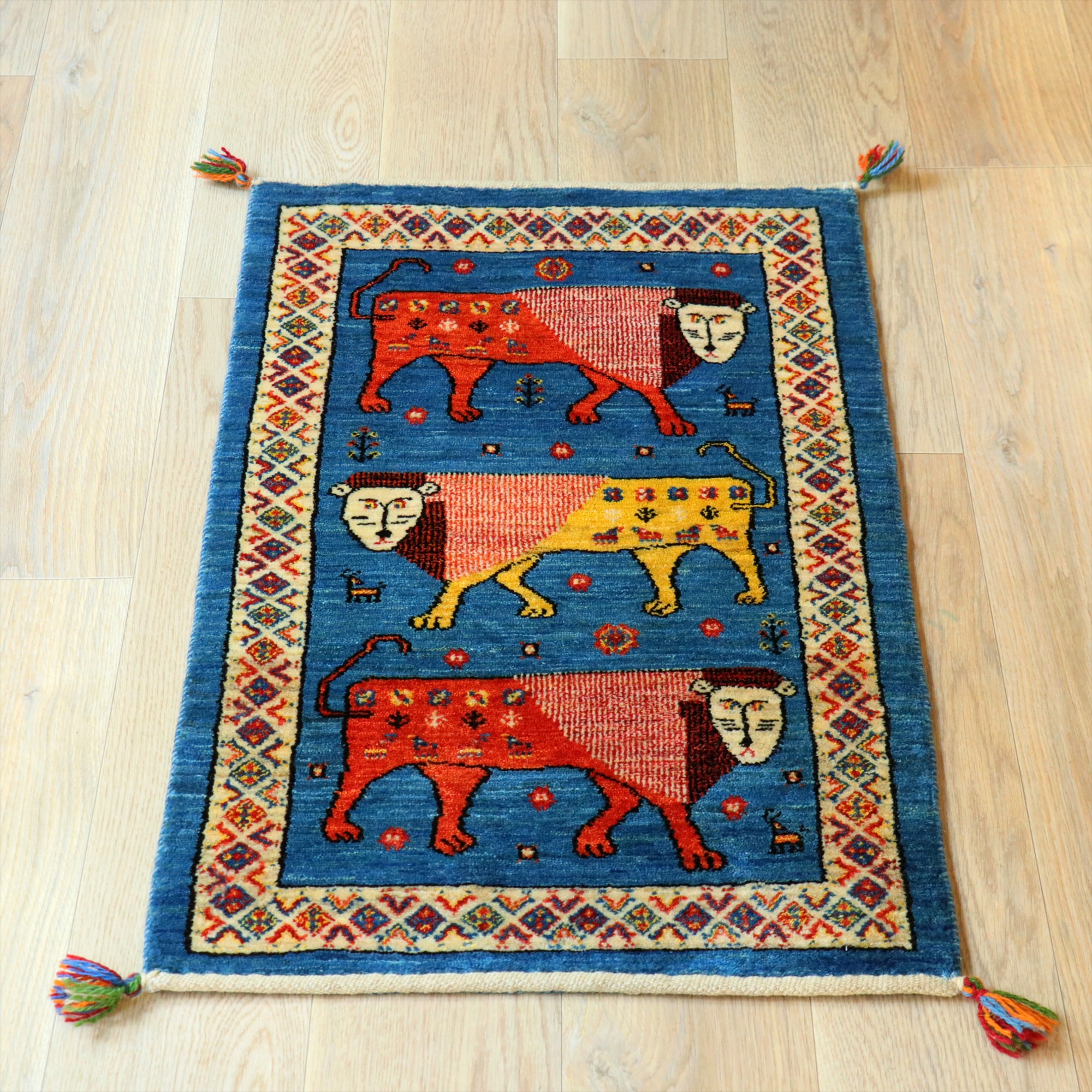 ライオンギャッベ　カシュクーリ　細かな織り 102×60cm ３頭のライオン