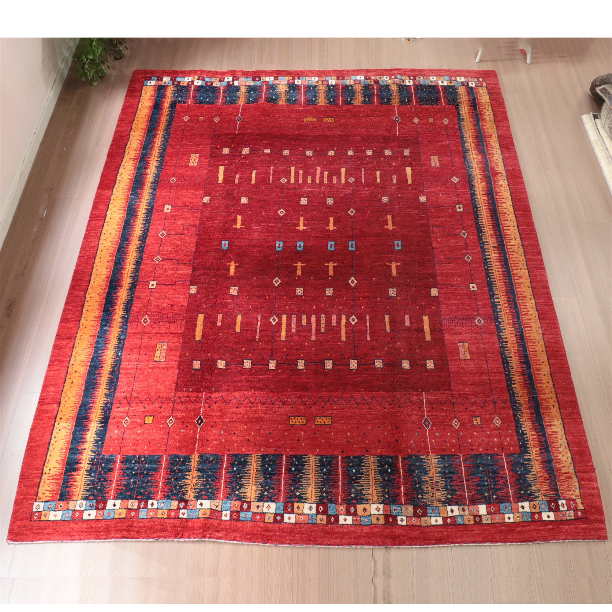 ギャッベ 織り目の細かなリズバフト　特大サイズ300×236cm 艶のあるレッドベース　細密なモチーフパターン　イラン産手織りギャッベ