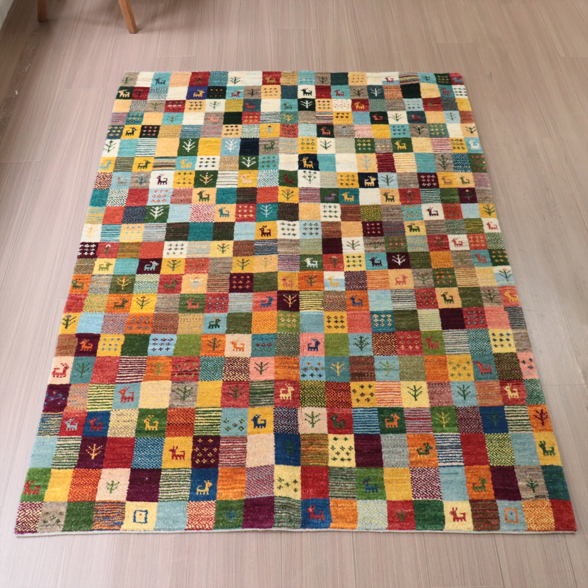 ギャッベ Gabbeh Banafsheh 177×121cm カラフルタイルデザイン　たくさんの動物モチーフ＆生命の樹