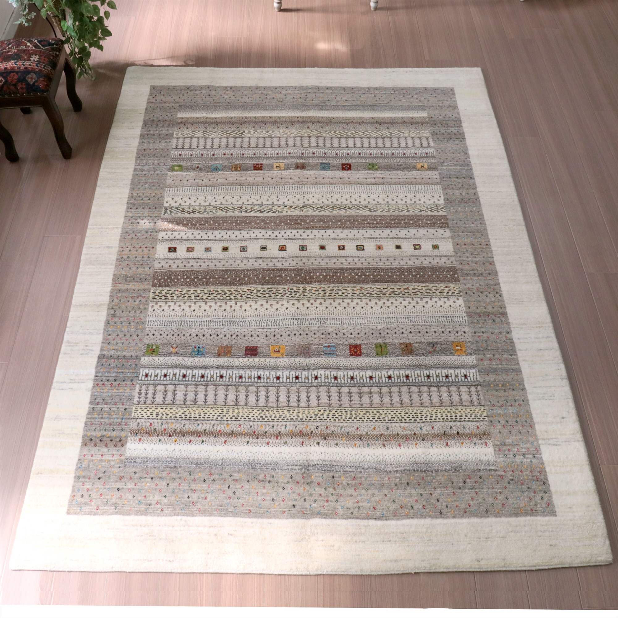 ギャッベ タビィバフ Gabbeh Tabiibaft イラン手織り242×176cm ナチュラルグレー＆アイボリー