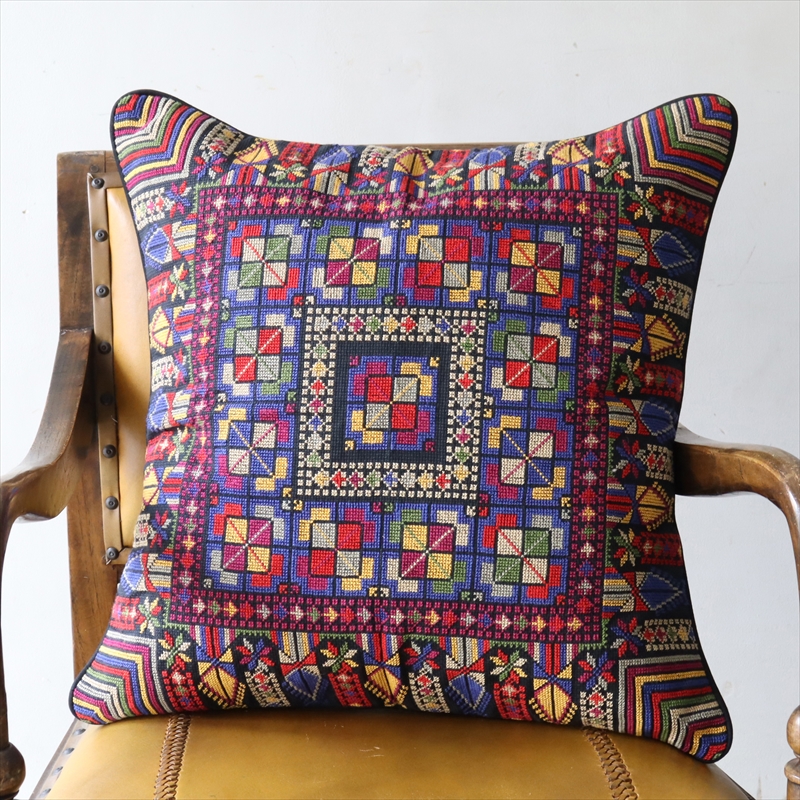 パレスチナ刺繍　クッションカバー51×49cm 細かなクロスステッチ 伝統工芸