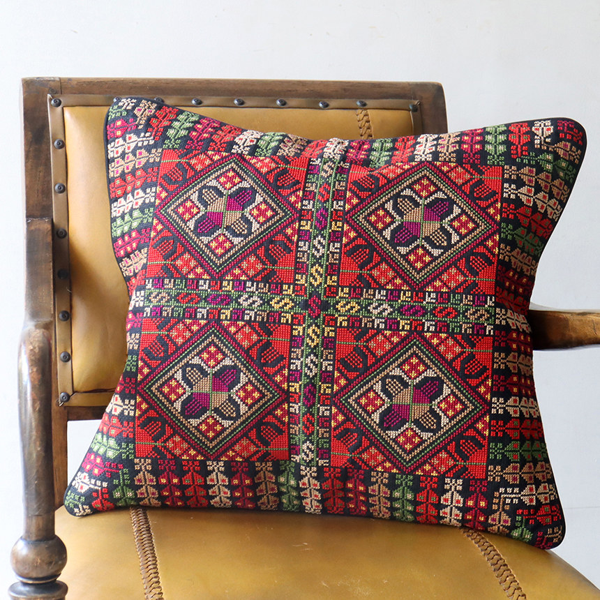 パレスチナ刺繍　クッションカバー48×43cm 細かなクロスステッチ 伝統工芸