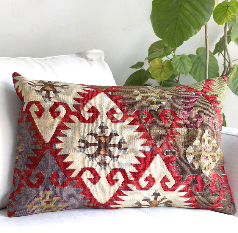 オールドキリムクッション・長方形ビッグピロー Turkish Old Kilim Cushion 赤のエリベリンデ