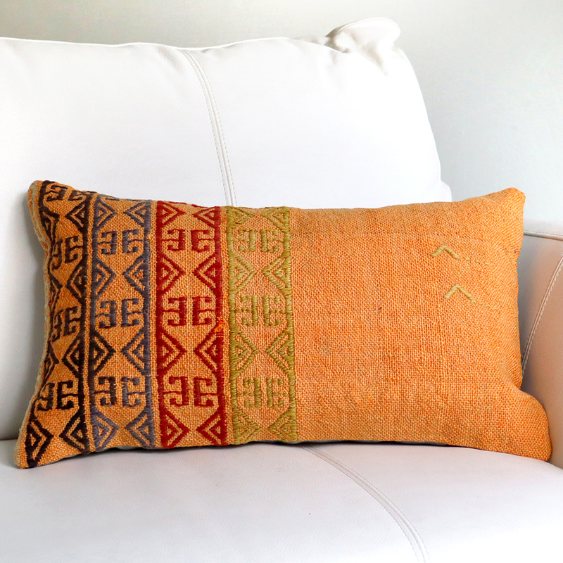 オールドキリムクッション・長方形 50×30cm オレンジ・イエローのペルデ・ジジム Turkish Old Kilim Lumbar Pillow