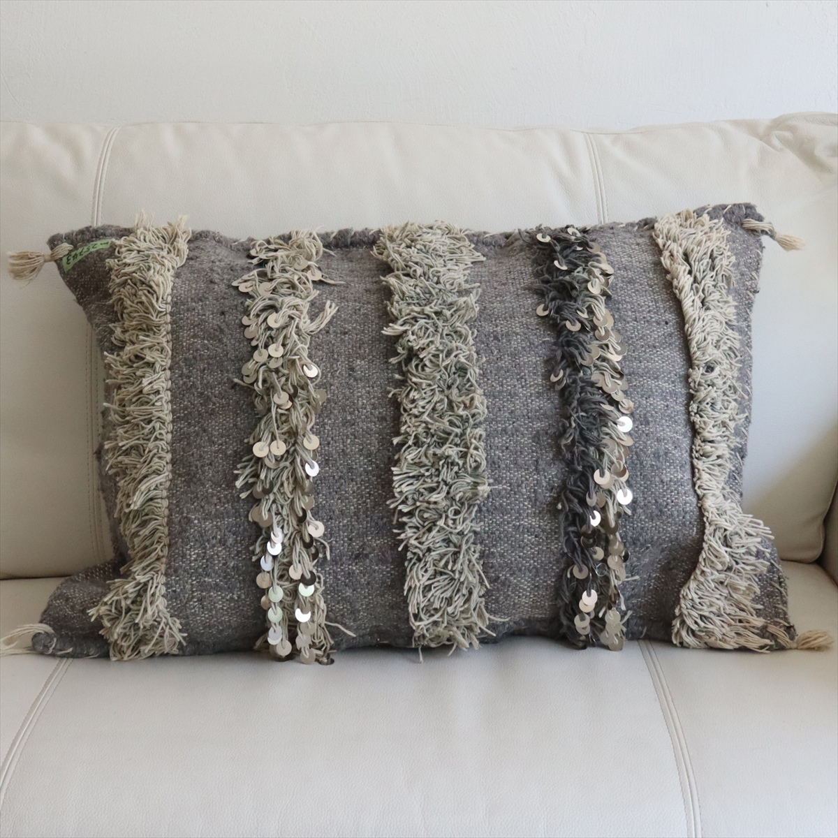 オールドキリムクッション モロッコ オリジナル62×43cm  ベルベル族 ハンドラ　グレー　スパンコール