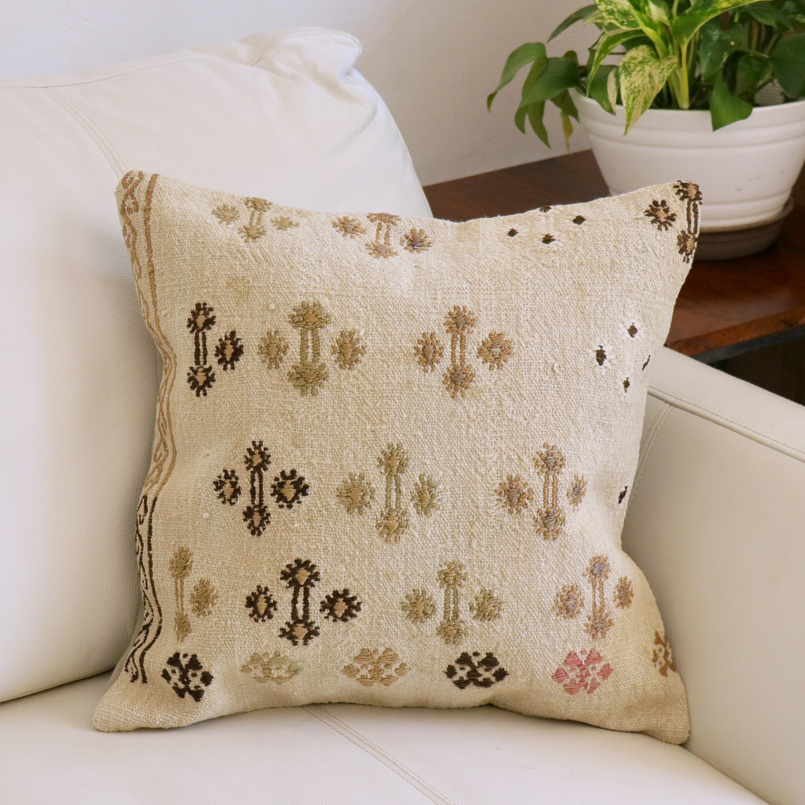 オールドキリムクッションカバー　40cm角サイズ クリーム色　ジジム　Sivas Old Kilim