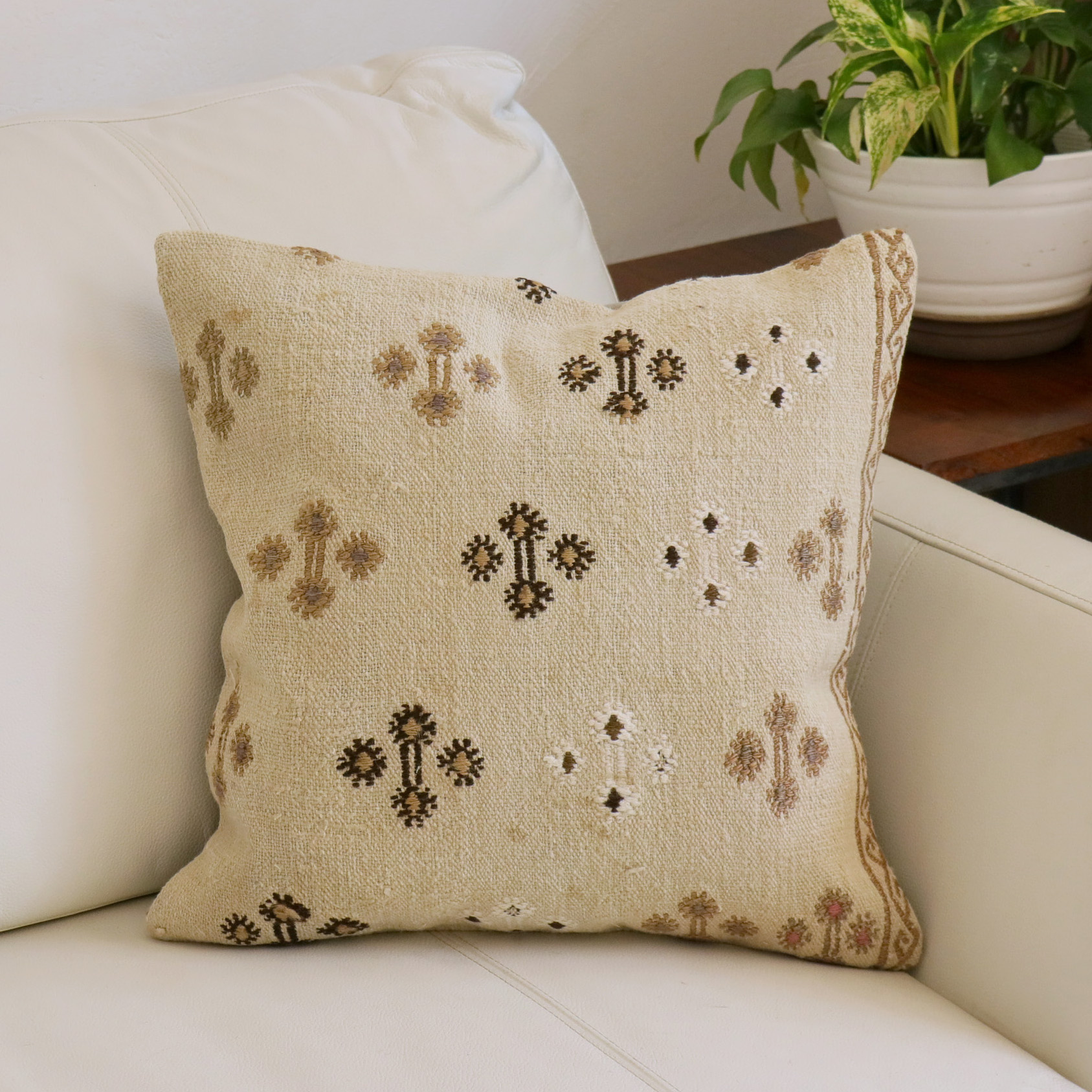 オールドキリムクッションカバー　40cm角サイズ クリーム色　ジジム　Sivas Old Kilim
