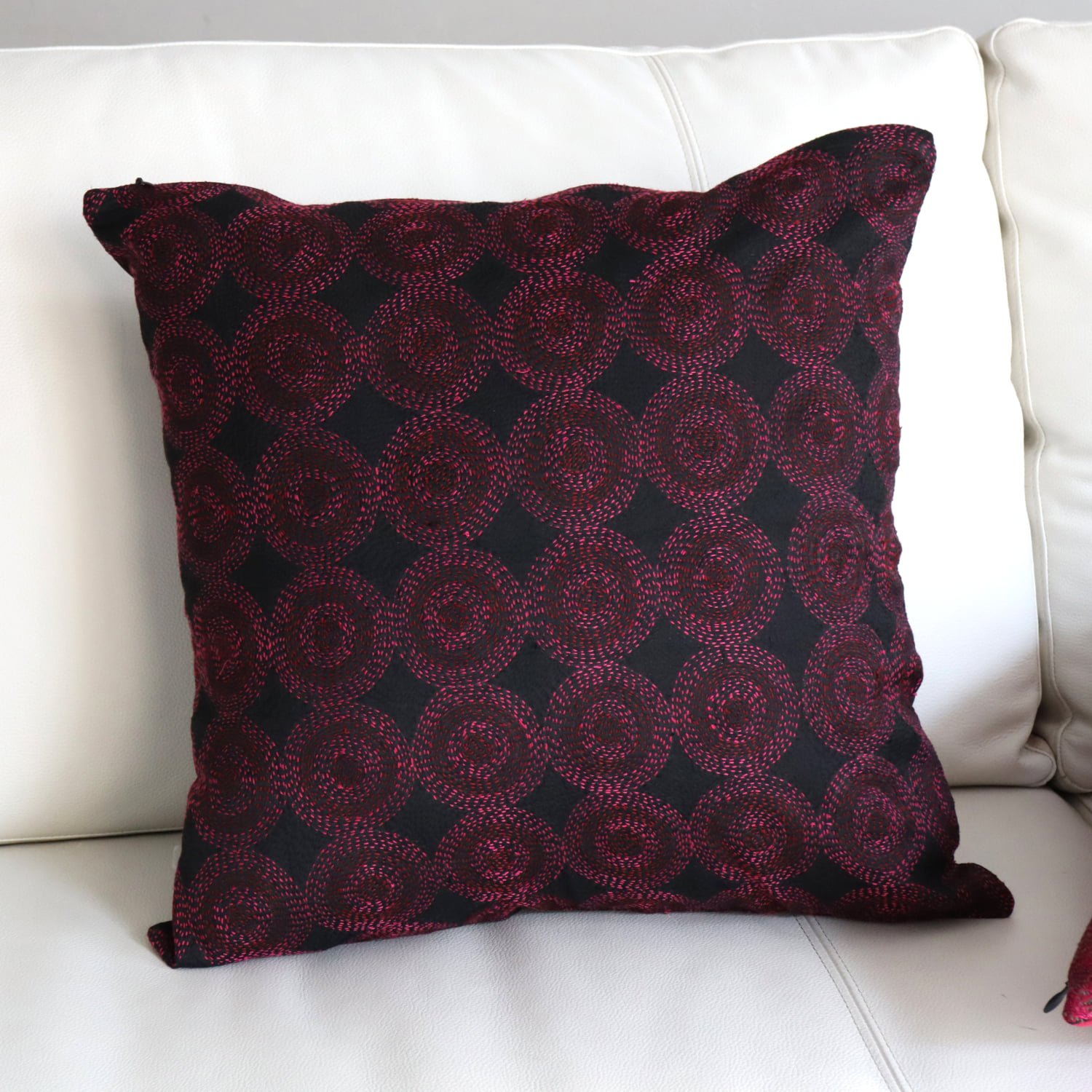 カンタ刺繍　シルク　クッションカバー44×42cm ピンク　サークルパターン