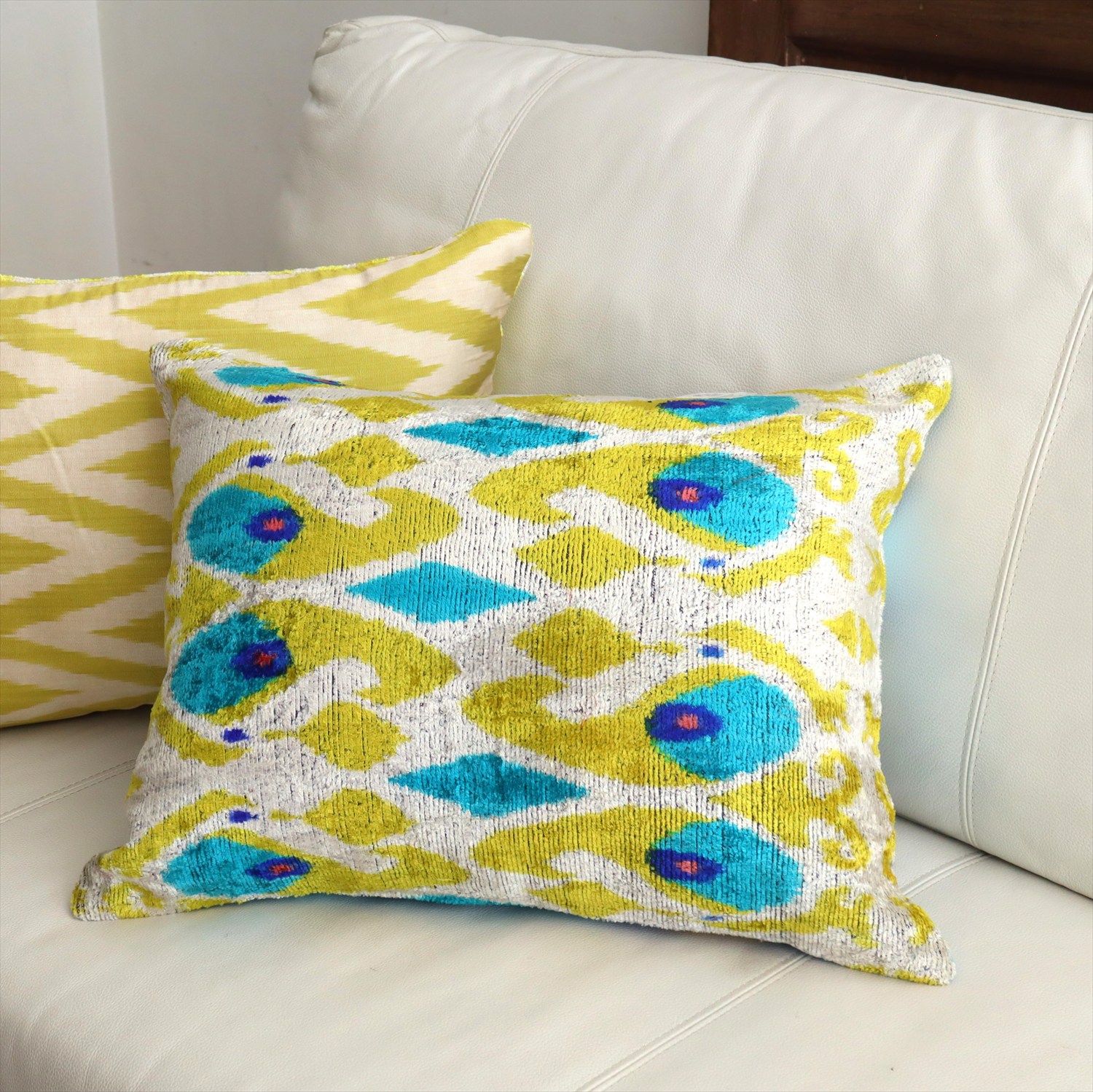 アトラス ベルベットイカットクッションカバー　両面シルク ライトグリーン　ターコイズ　ペイズリー Silk Velvet Cushion - Double-Sided Design
