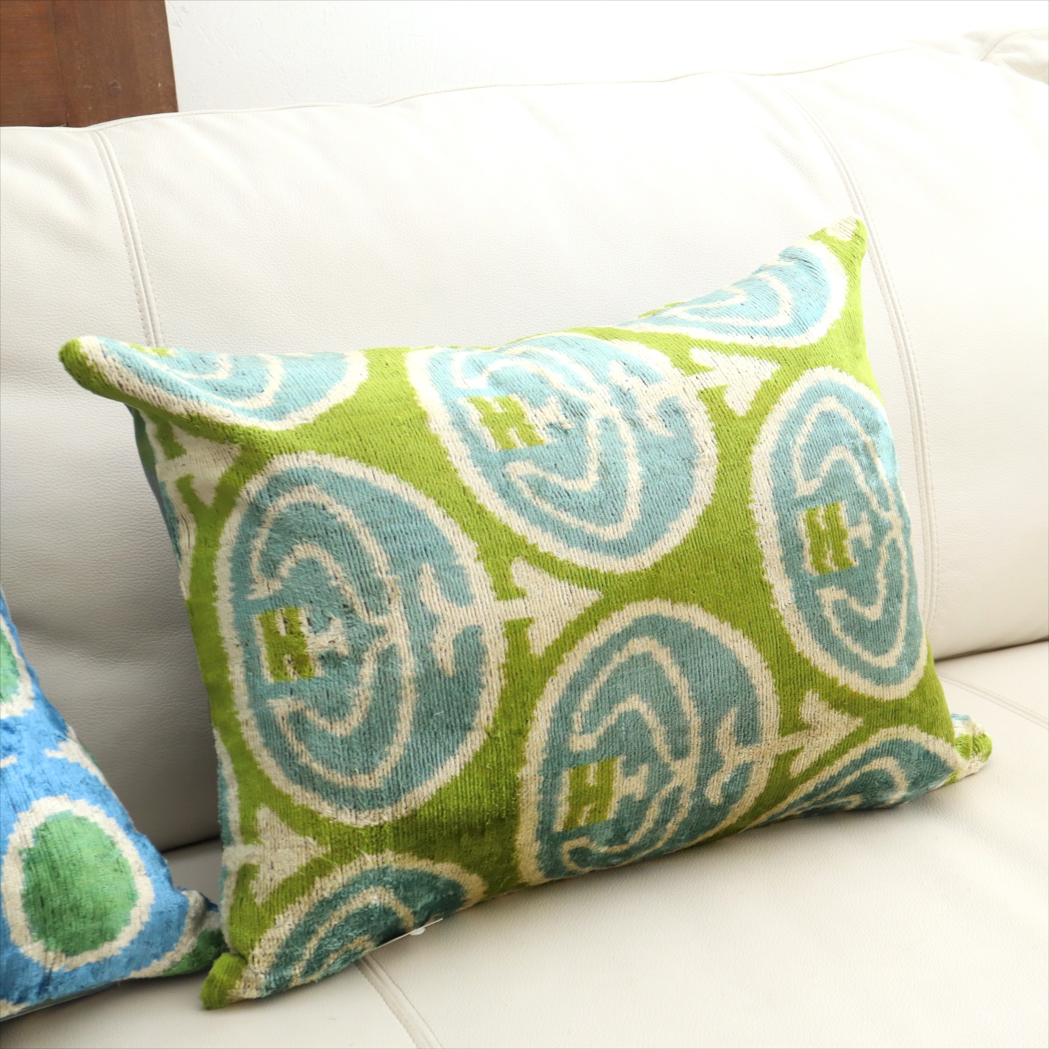 アトラス ベルベットイカットクッションカバー　両面シルク オスマントルコ柄　カーネーション Silk Velvet Cushion - Double-Sided Design