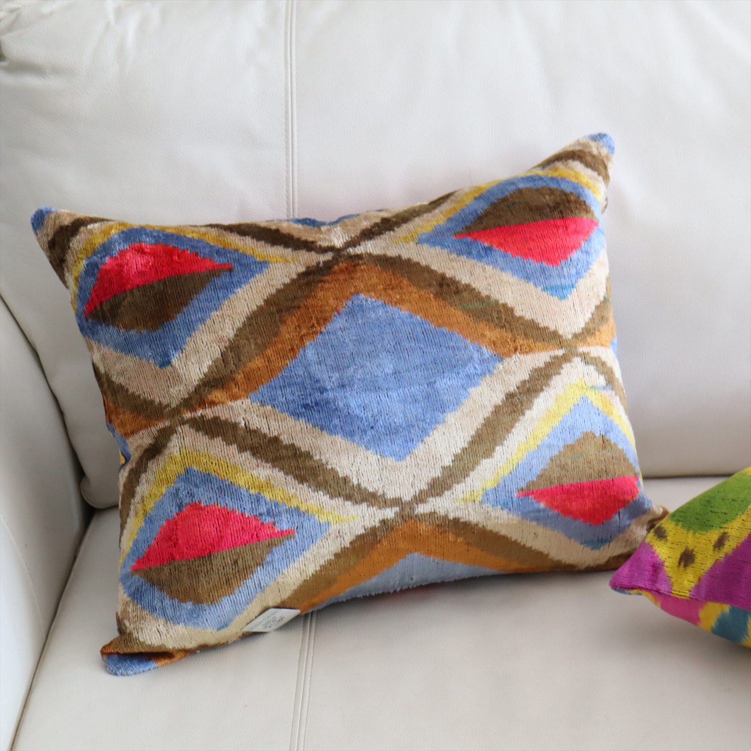 アトラス ベルベットイカットクッションカバー　両面シルク 幾何学柄　ブラウンｘサックスブルー Silk Velvet Cushion - Double-Sided Design